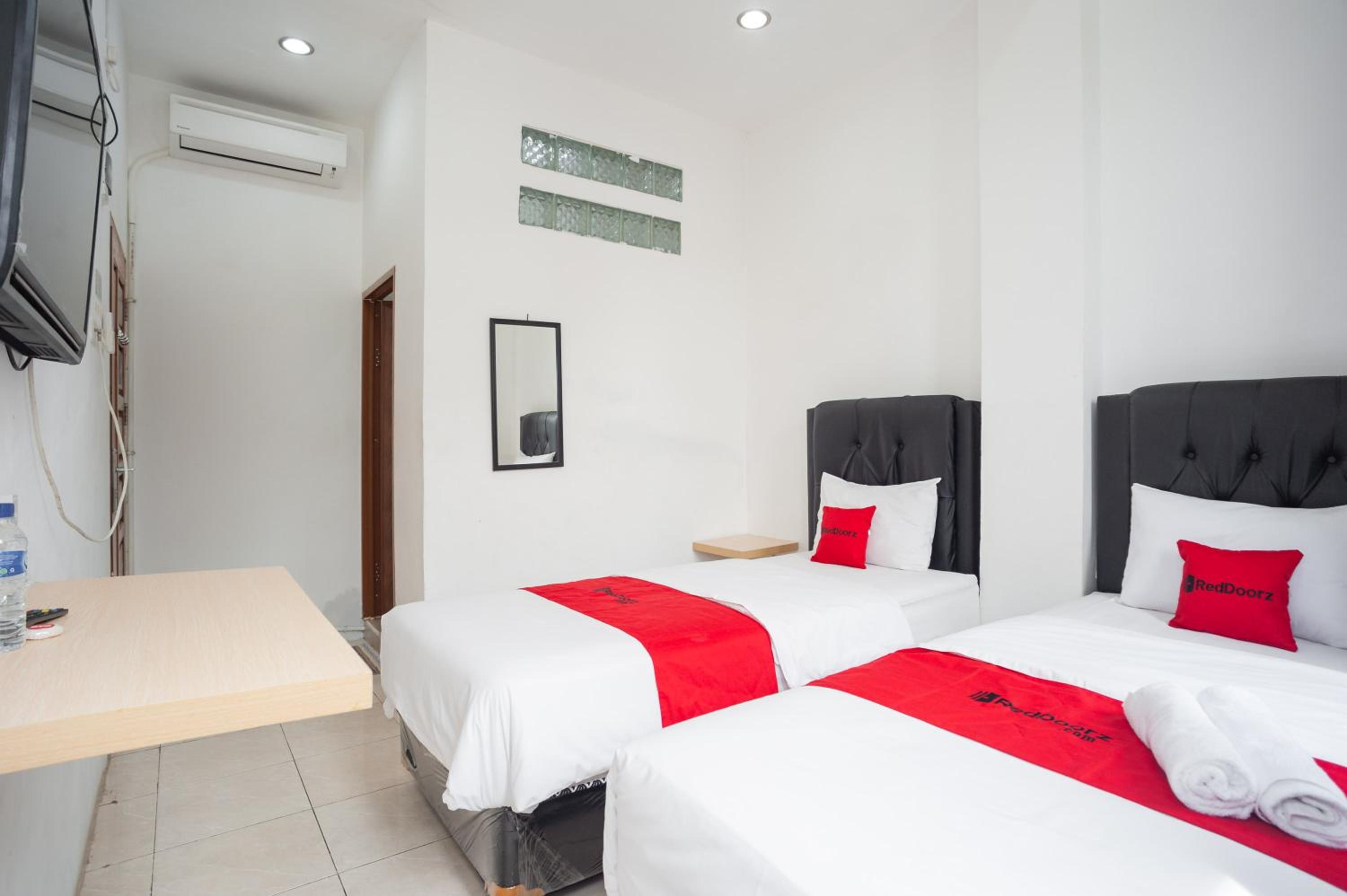 Standard Twin Room - Photo 3