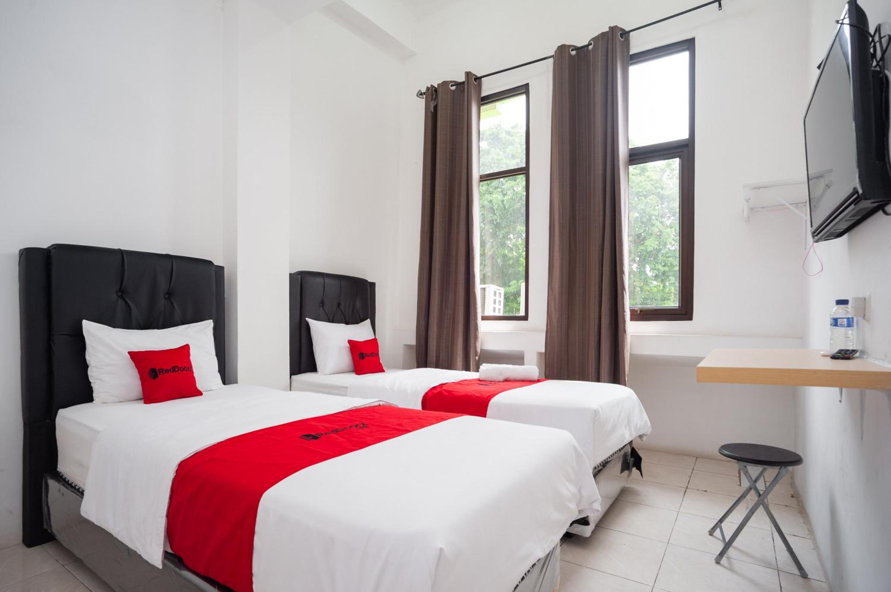 Standard Twin Room - Photo 4