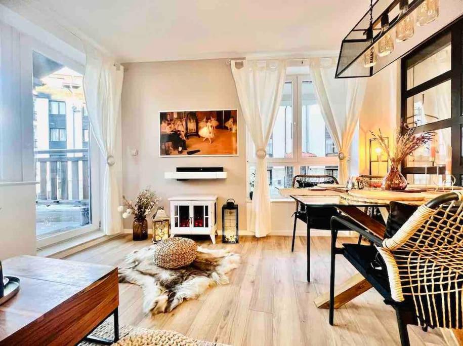One-Bedroom Apartment photo 1