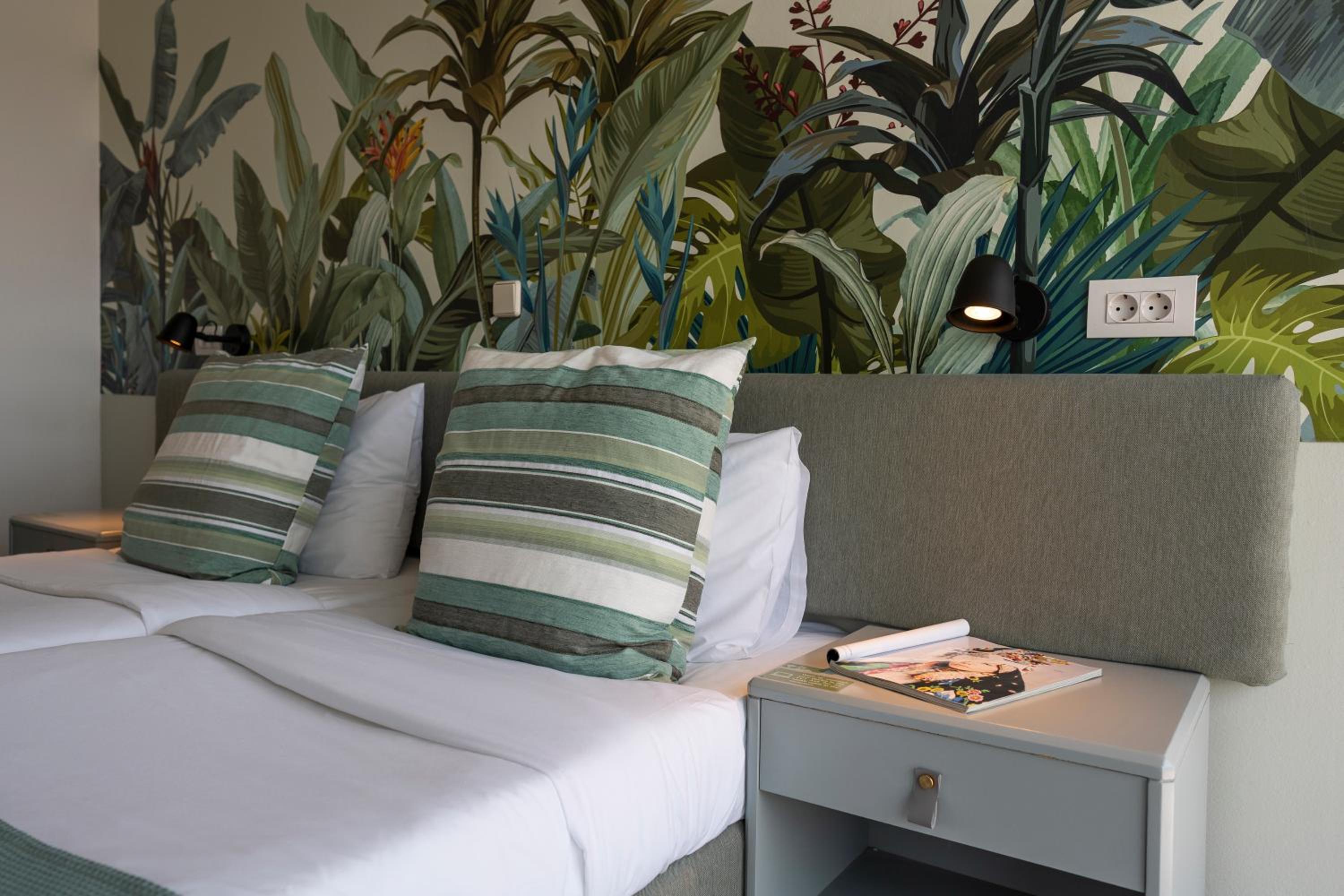 Double Room with Balcony and Sea View - Photo 4