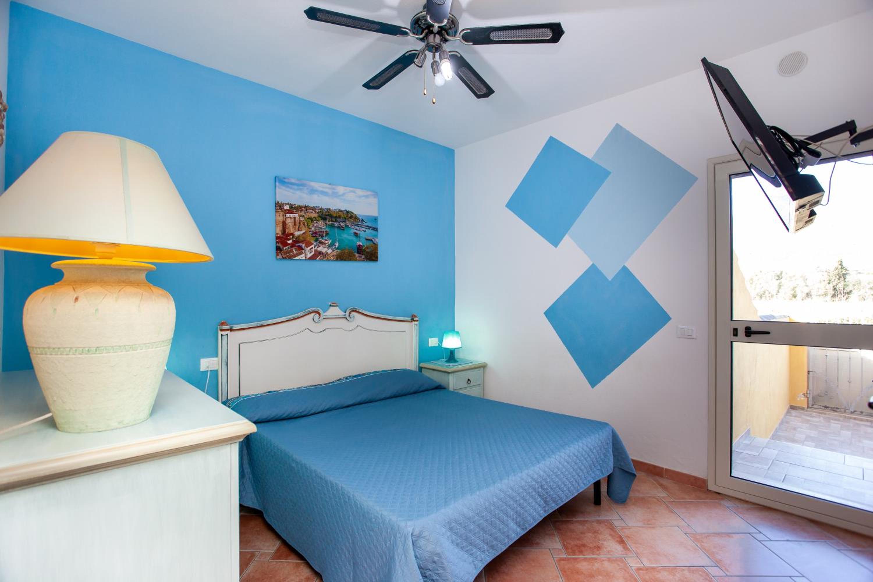 Two-Bedroom Apartment with Mountain View