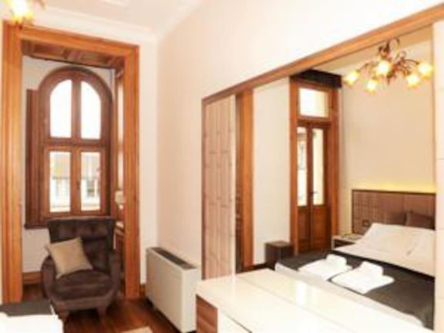 One-Bedroom Apartment photo 1