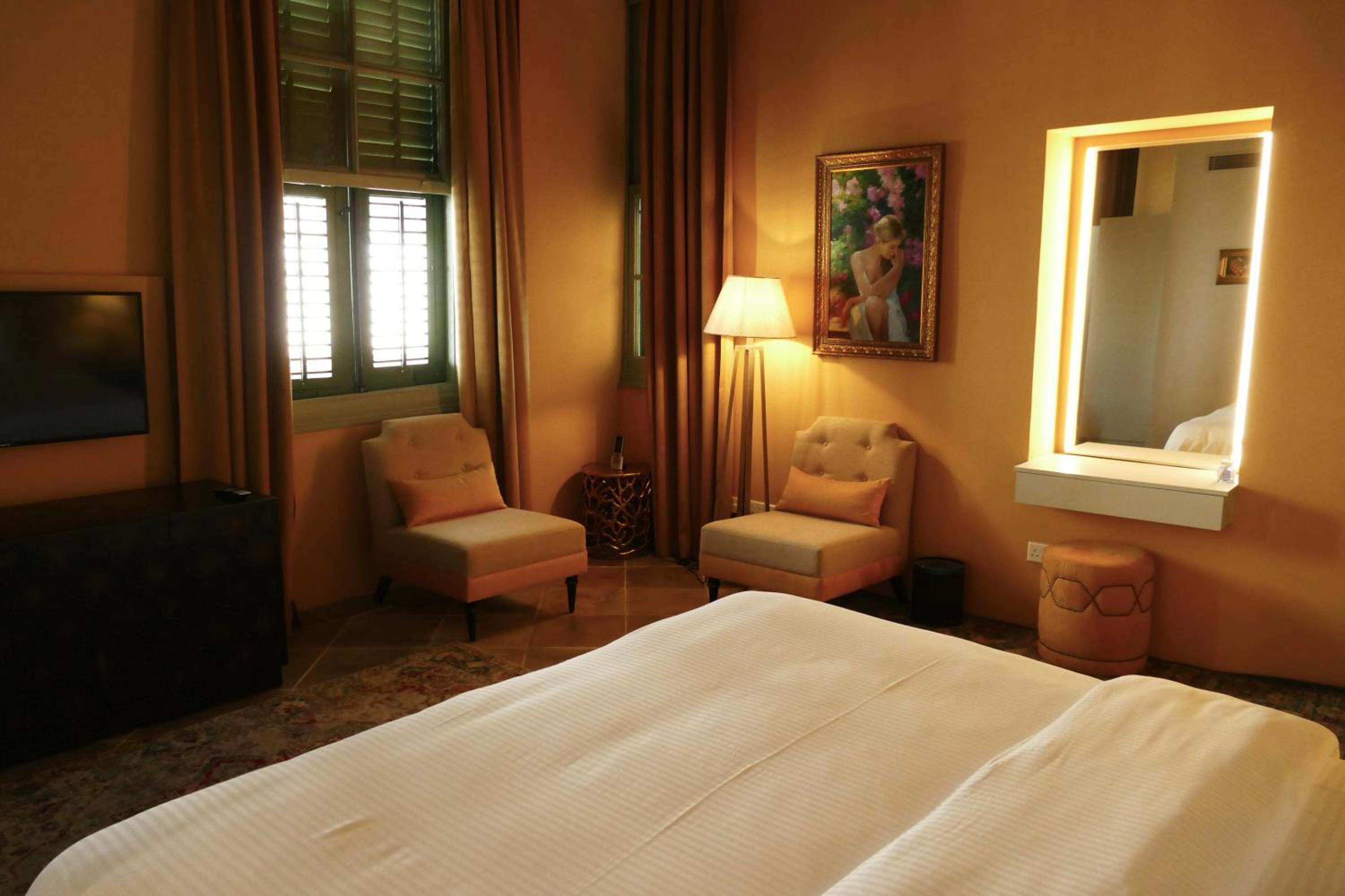 Deluxe Suite - Photo 11