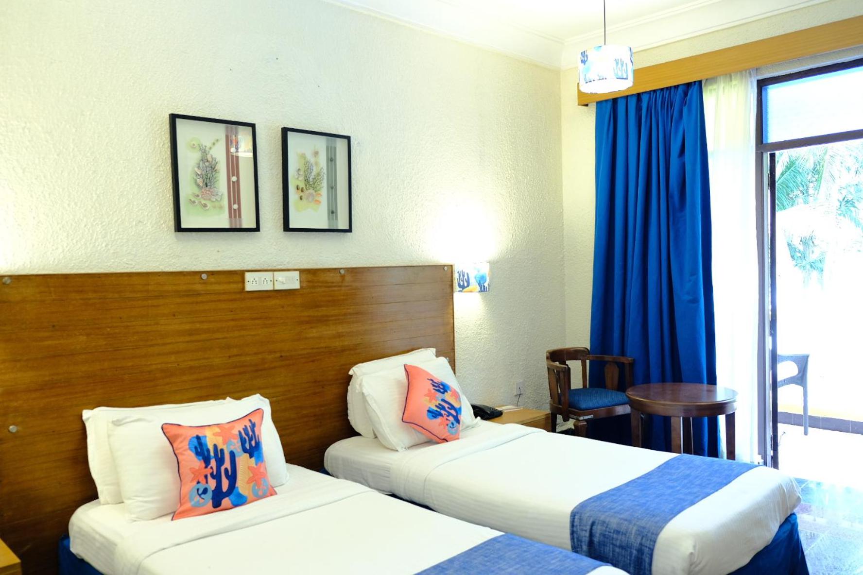 Deluxe Room with Sea View - Photo 4