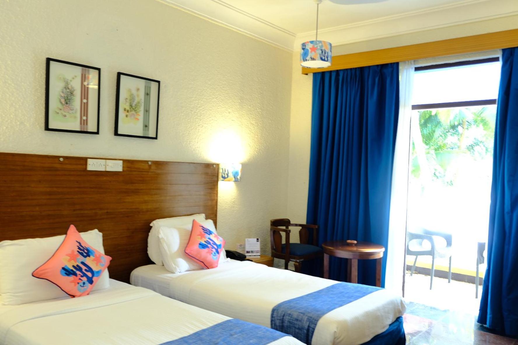 Deluxe Room with Sea View - Photo 2