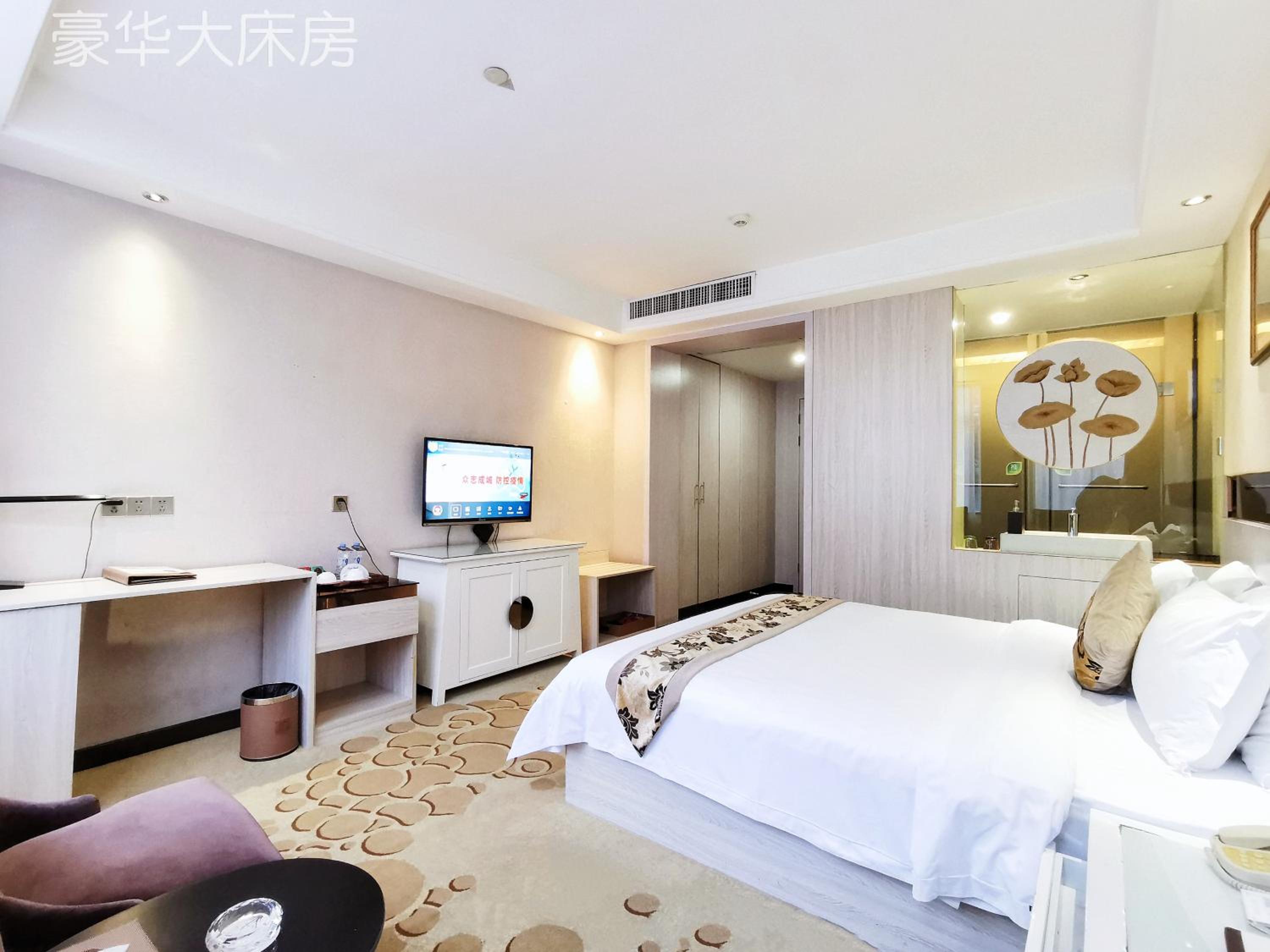 Deluxe Queen Room photo 2