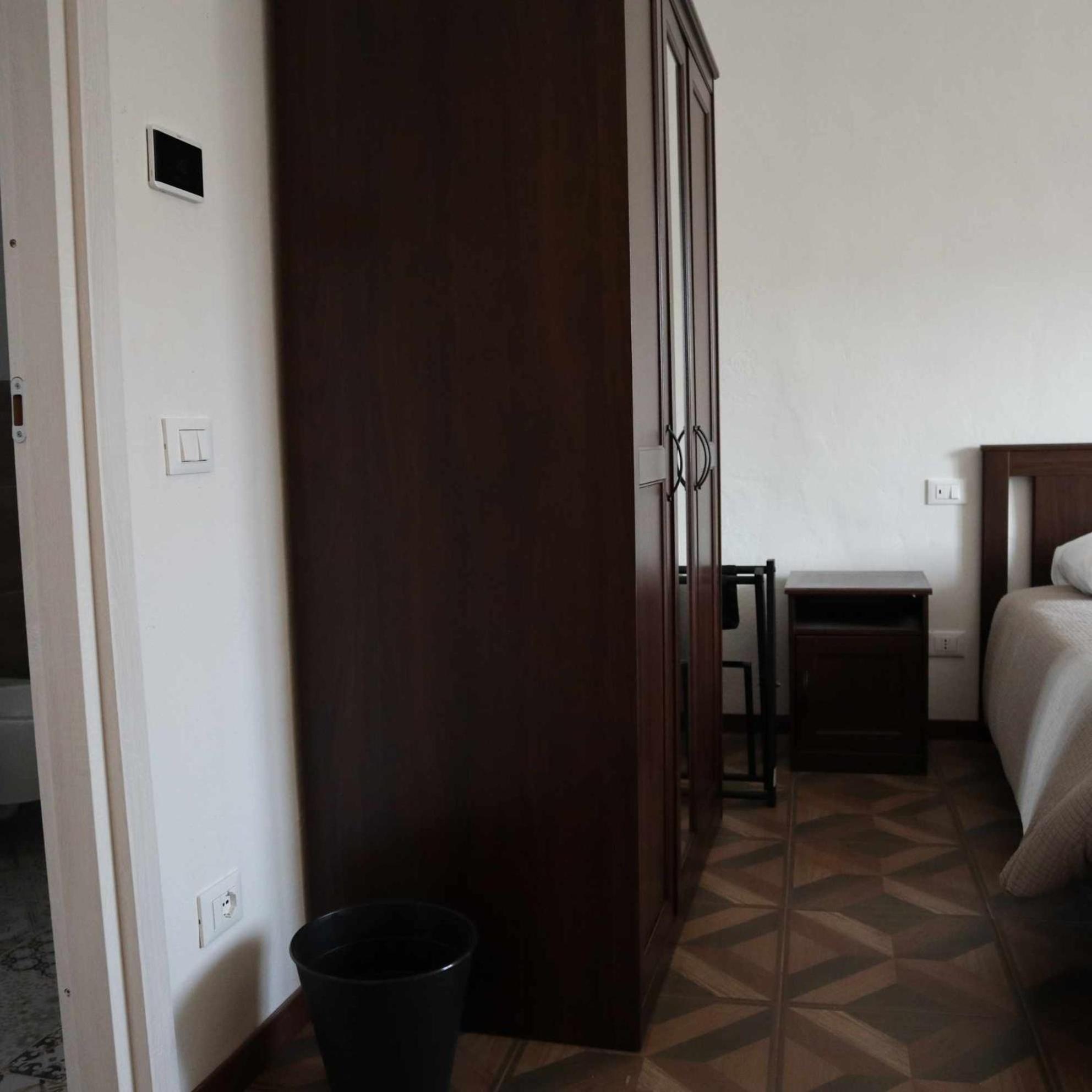 Double Room - Photo 13