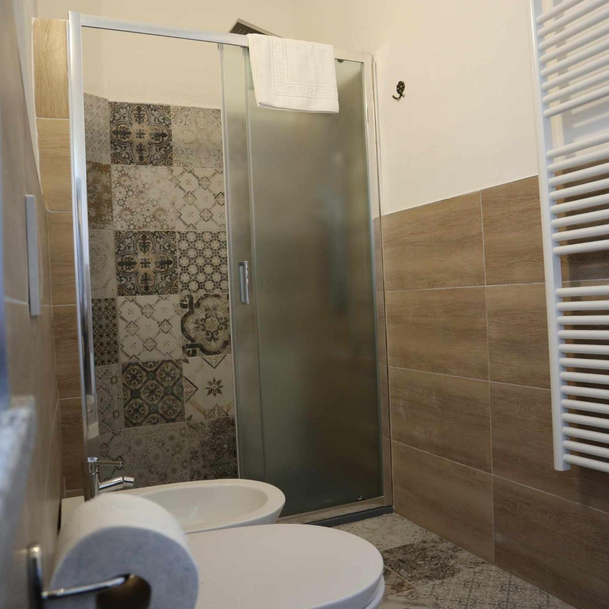 Double Room - Photo 16