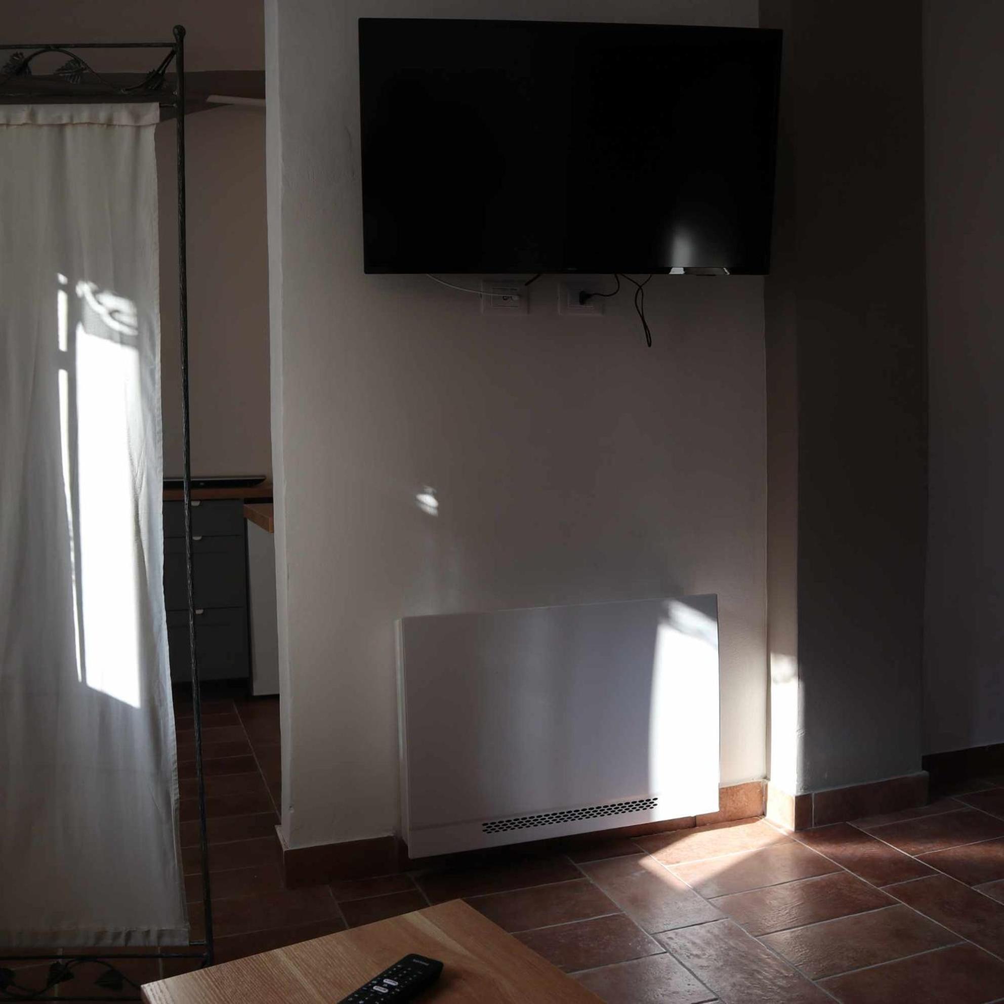 Deluxe Junior Suite - Photo 9