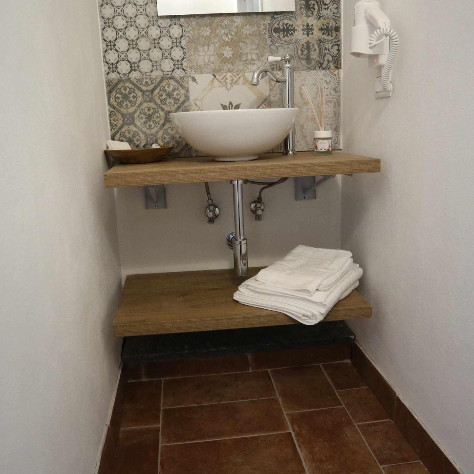 Deluxe Junior Suite - Photo 14