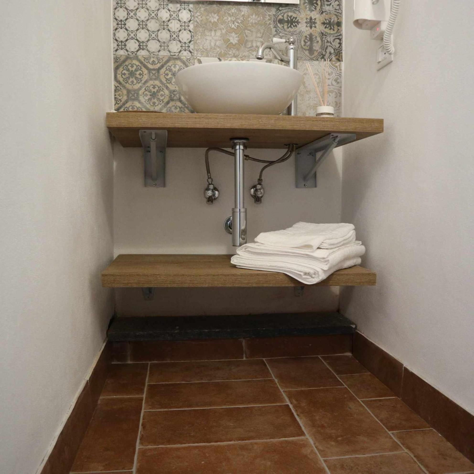 Deluxe Junior Suite - Photo 16