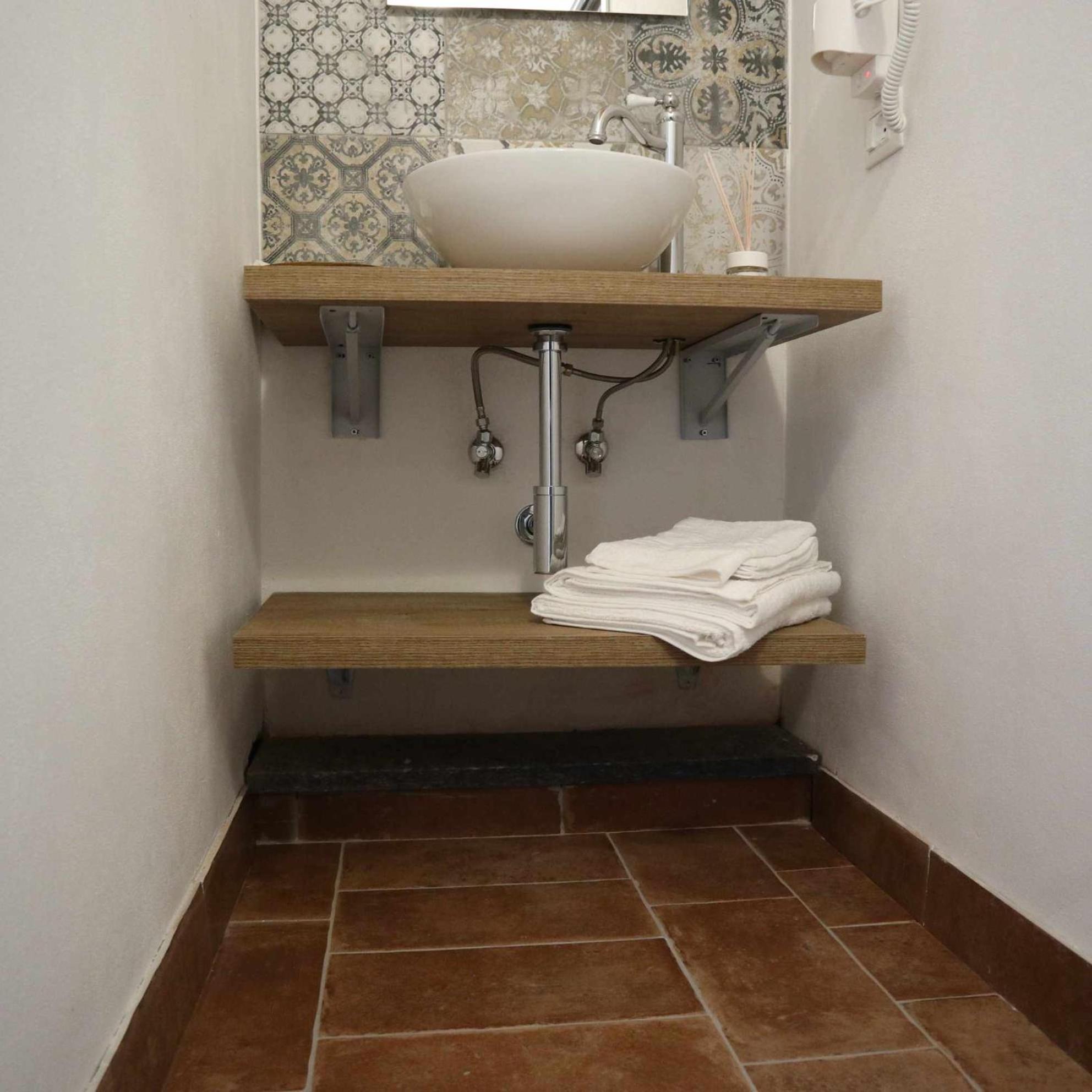 Deluxe Junior Suite - Photo 17