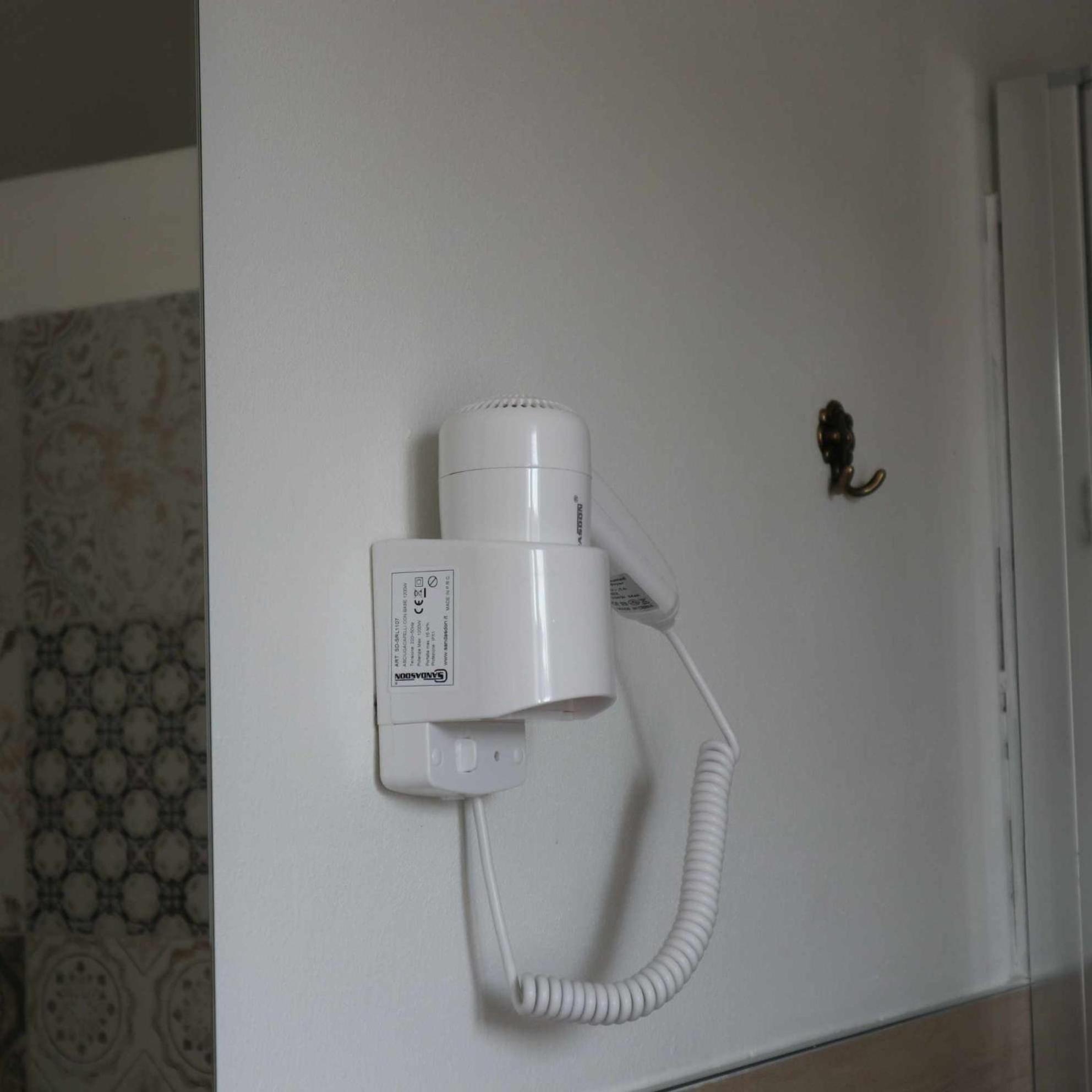 Deluxe Junior Suite - Photo 13