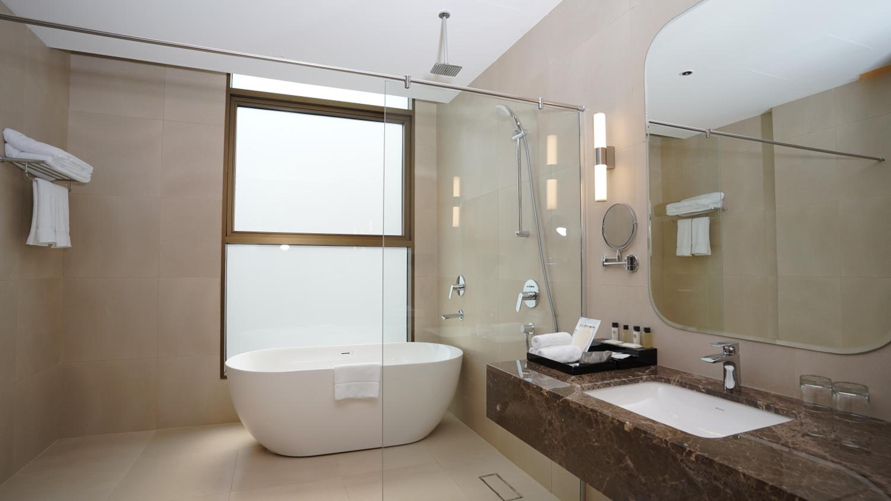 Executive Suite - Photo 4