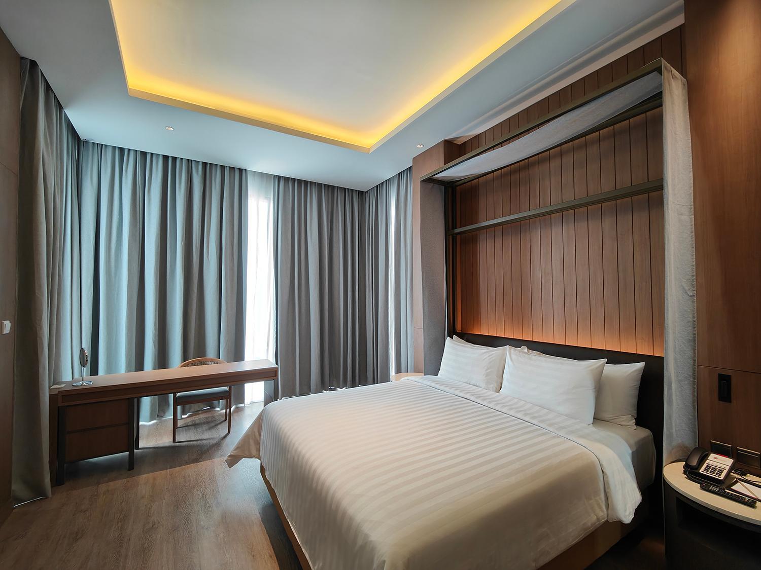 Ambassador One-Bedroom - Photo 3