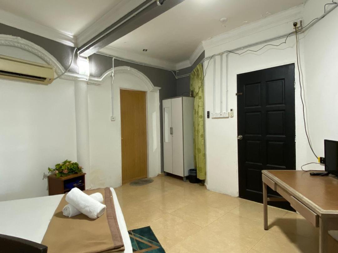 Standard Queen Room - Photo 7