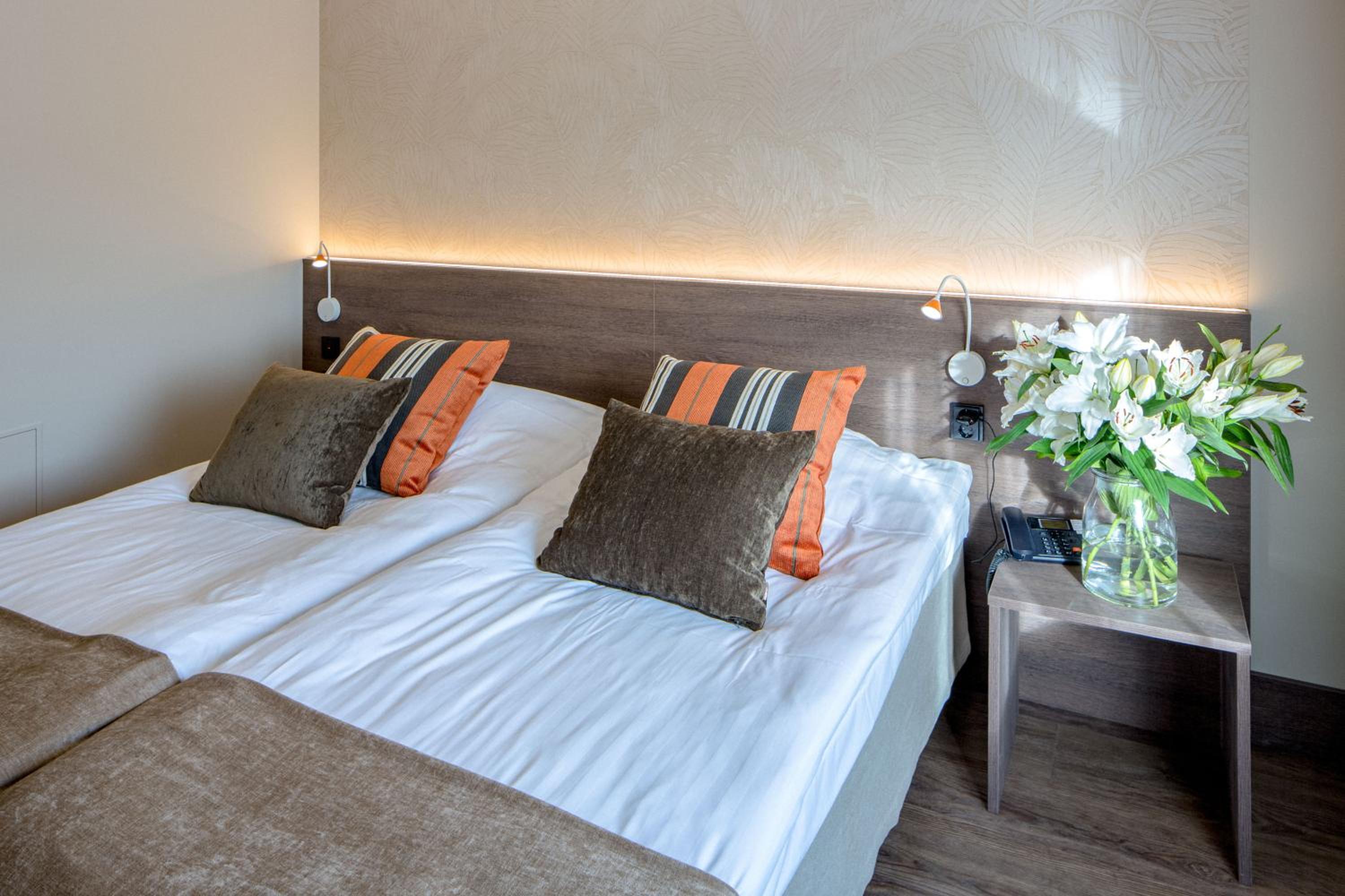 Standard Double or Twin Room - Photo 2