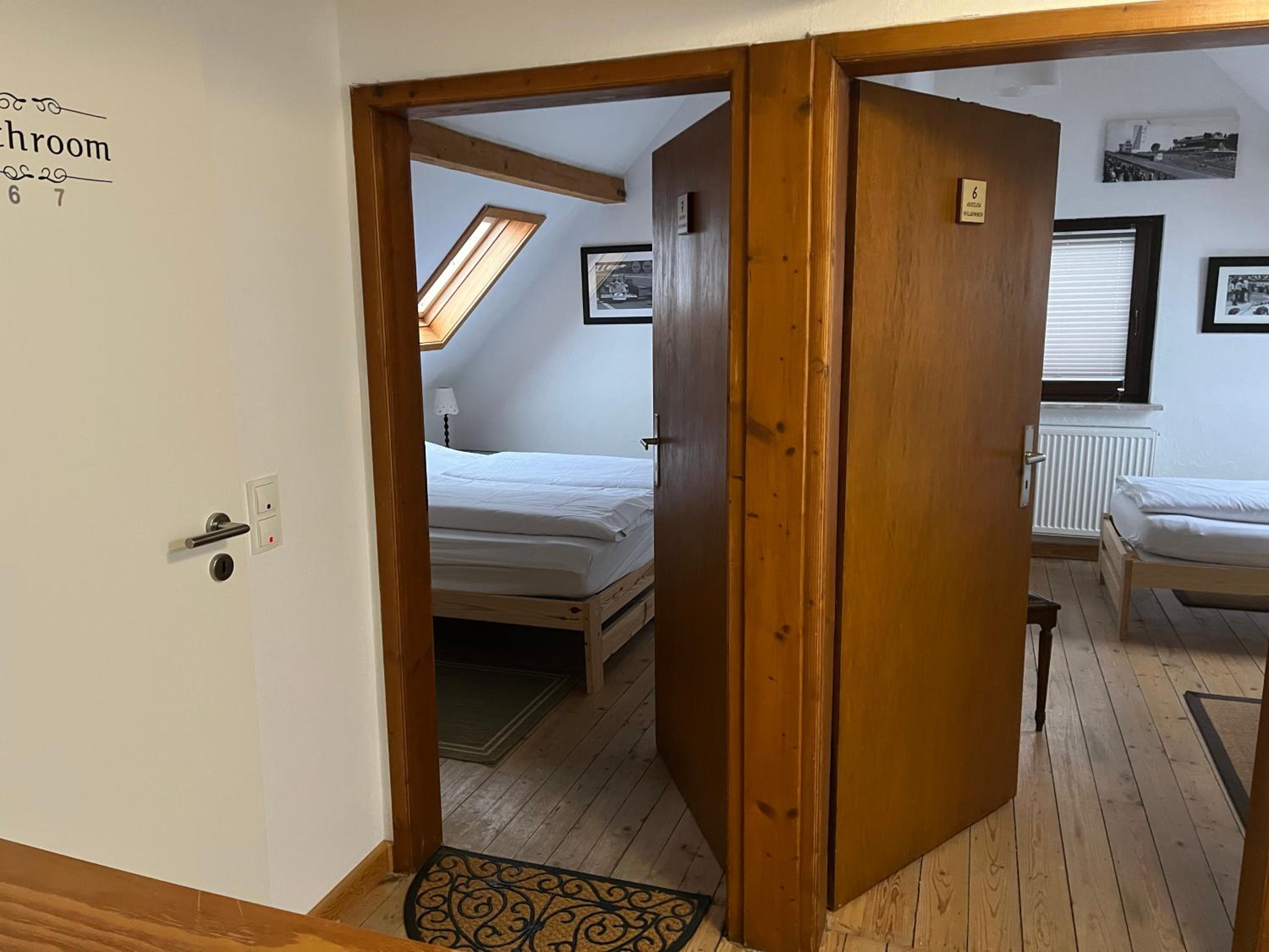Double or Twin Room with Shared Bathroom photo 3
