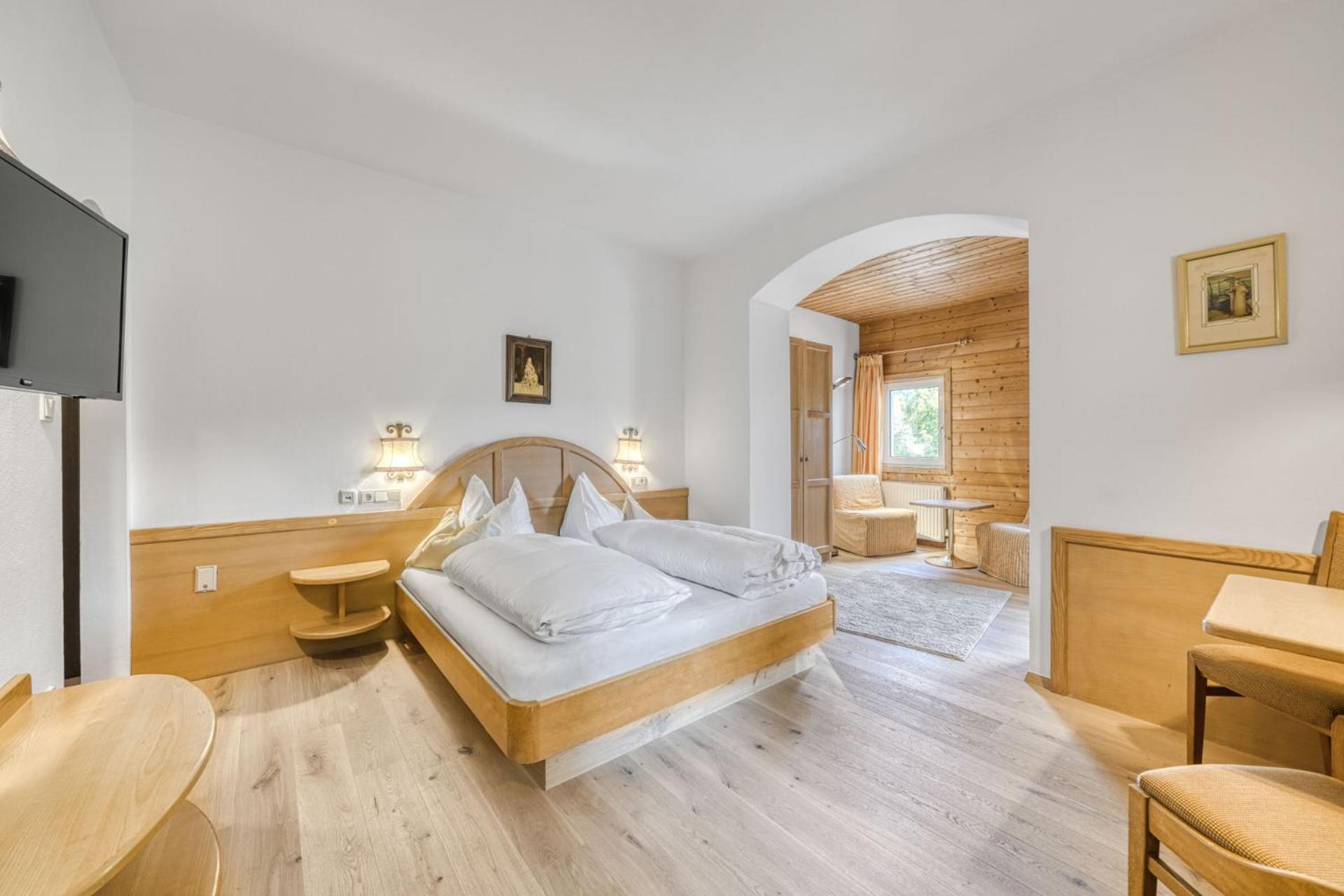 Family Room (2 Adults + 2 Children)