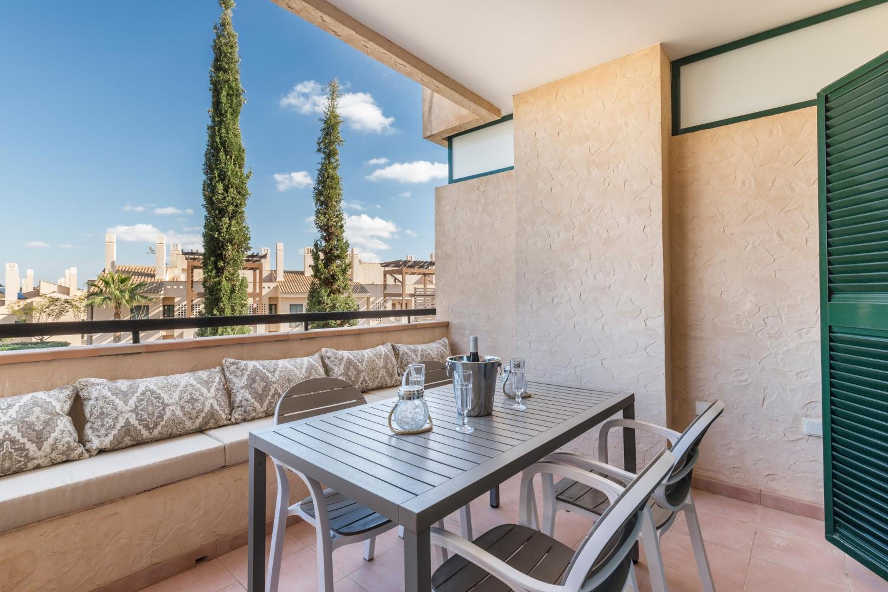 Two-Bedroom Deluxe Apartment with Balcony photo 3