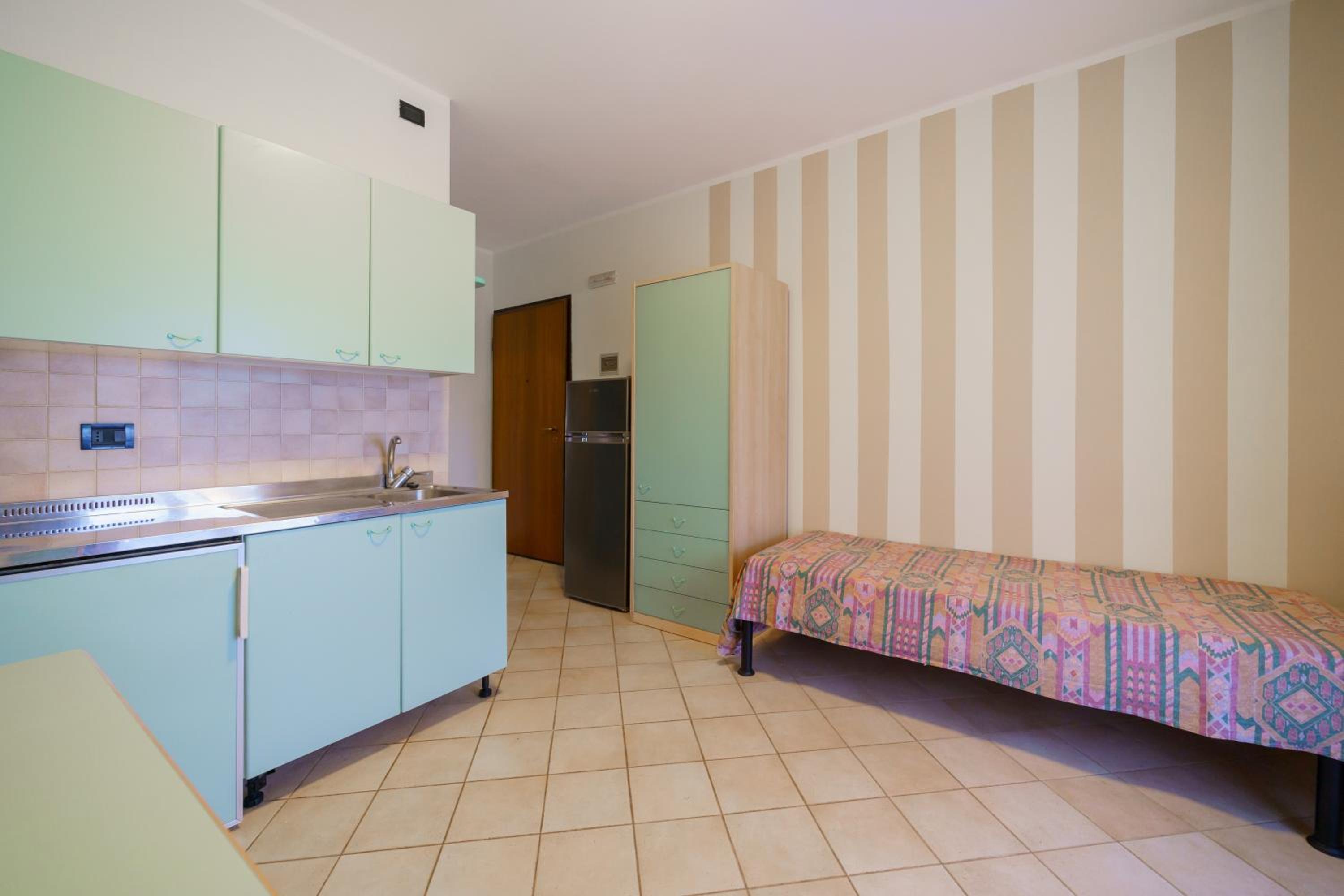 One-Bedroom Apartment photo 2