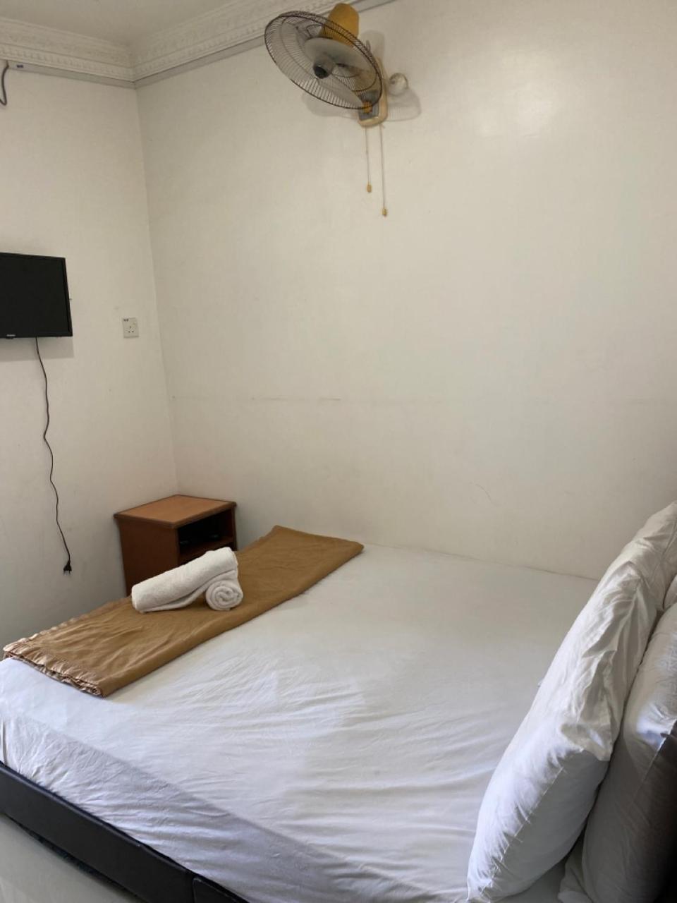 Deluxe Queen Room - Photo 11