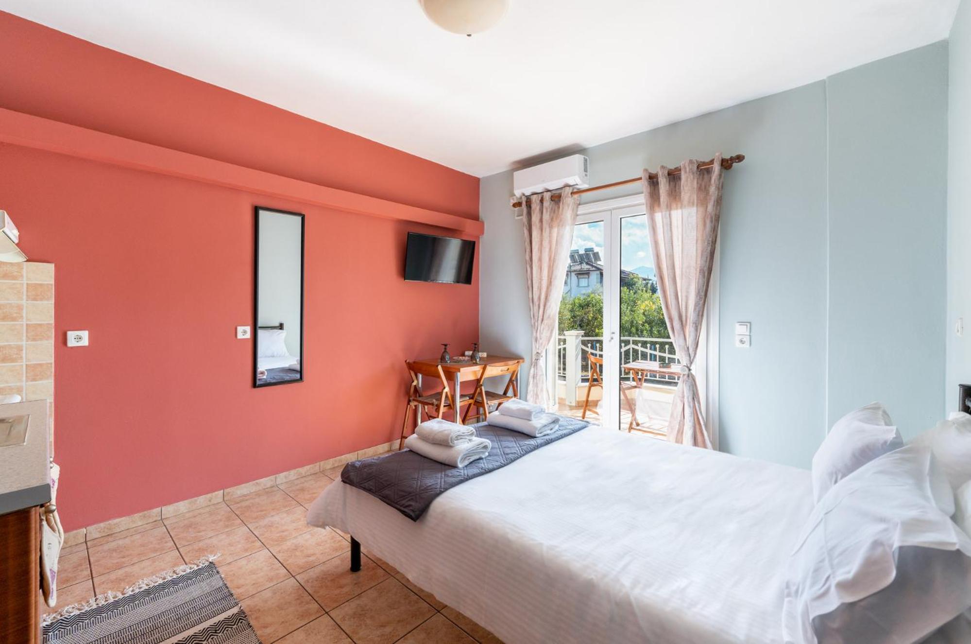 Studio Apartment photo 1