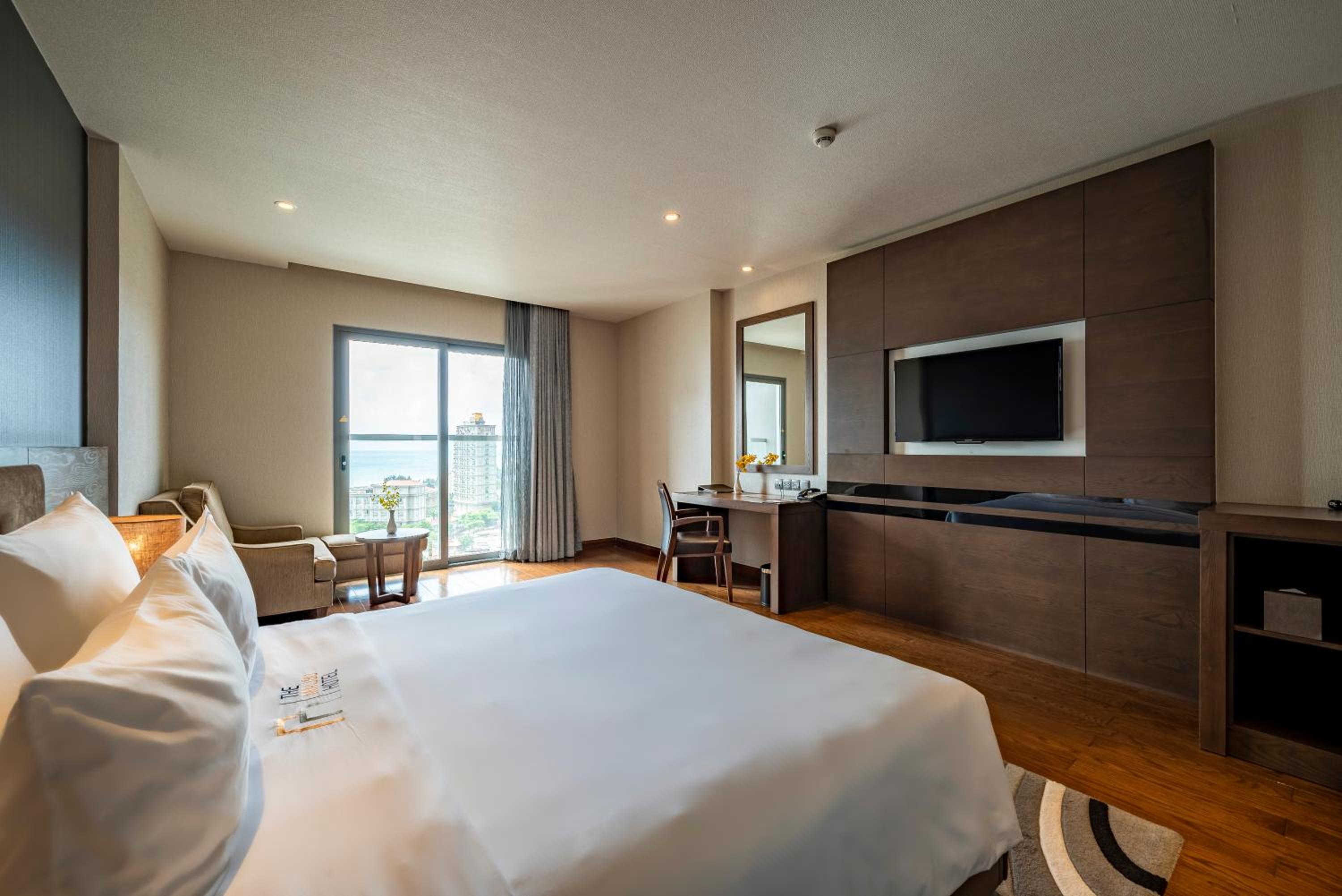 Premier King Room