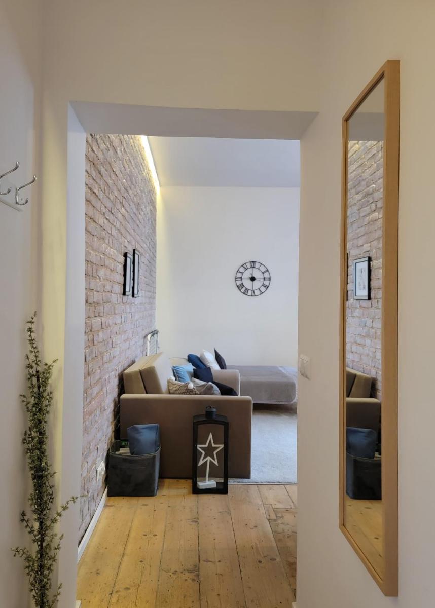 One-Bedroom Apartment - Photo 2