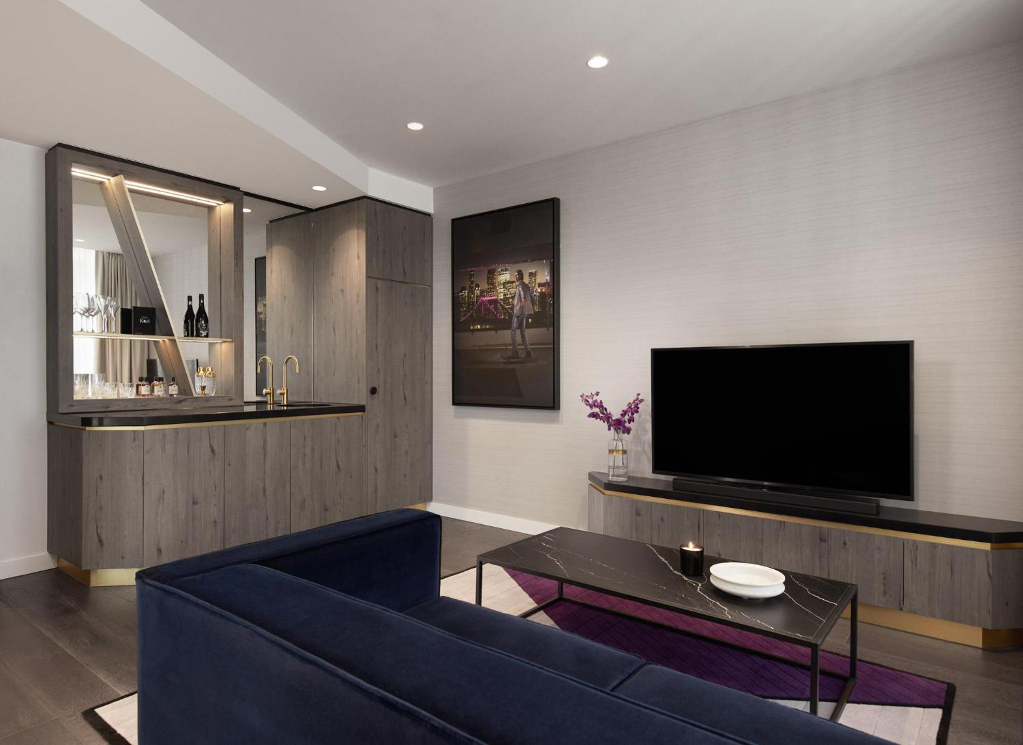 One-Bedroom Suite - Photo 6