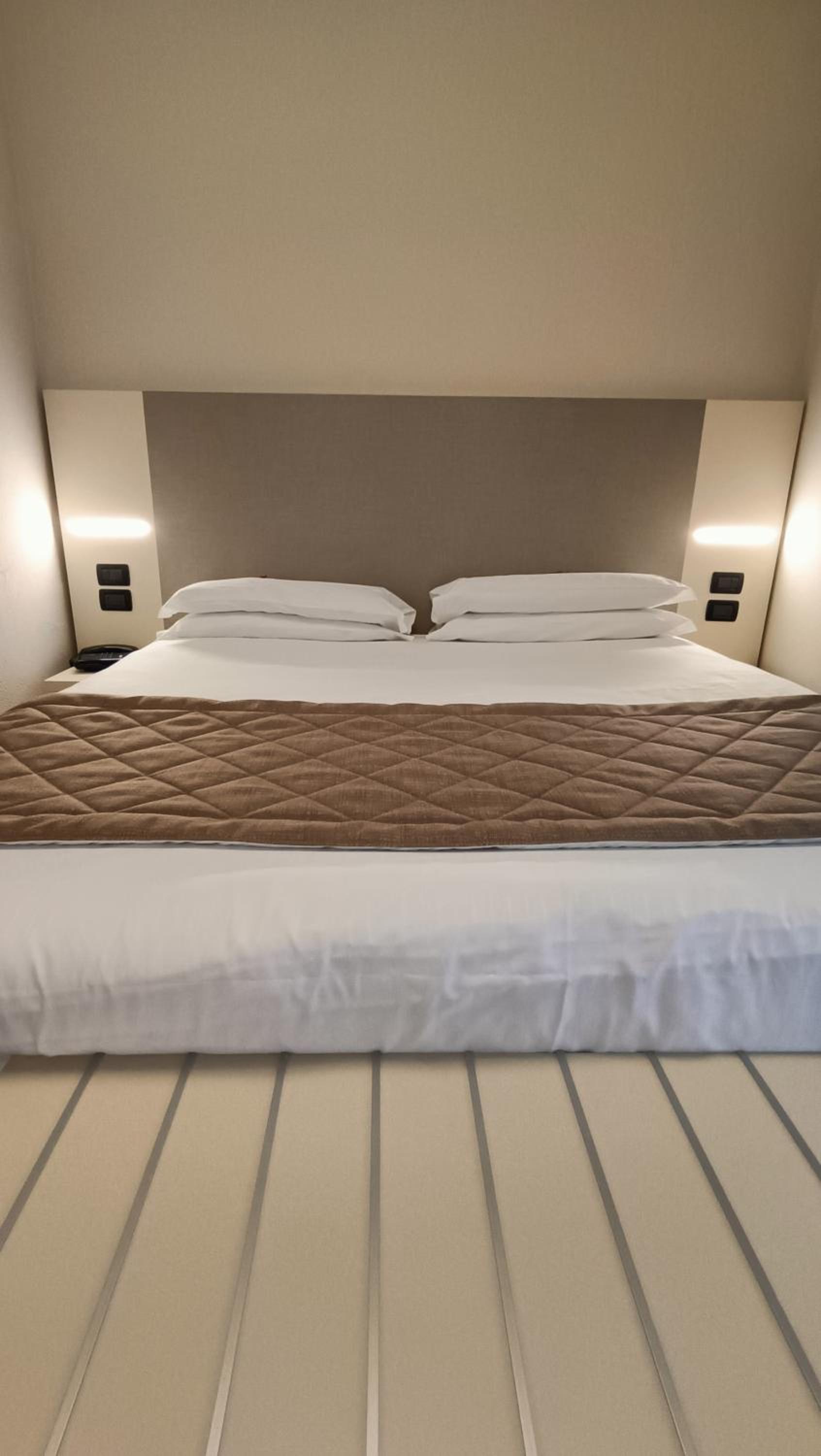 Deluxe Double Room photo 2