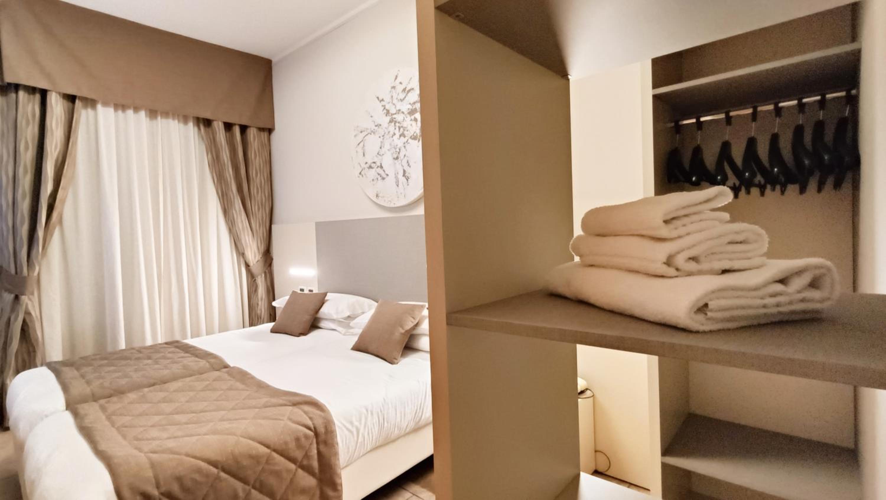 Deluxe Twin Room photo 3