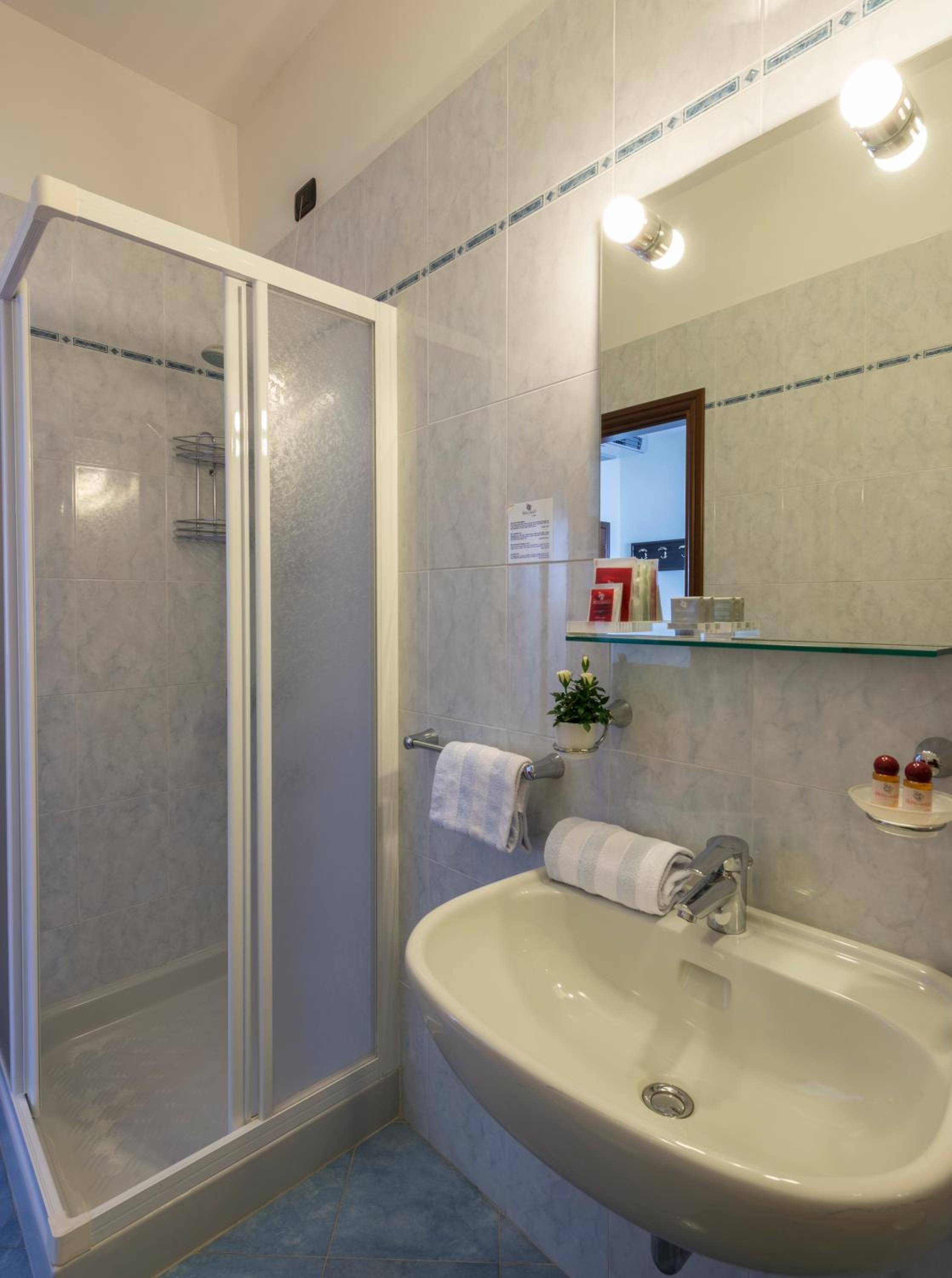 Economy Double or Twin Room - Photo 3