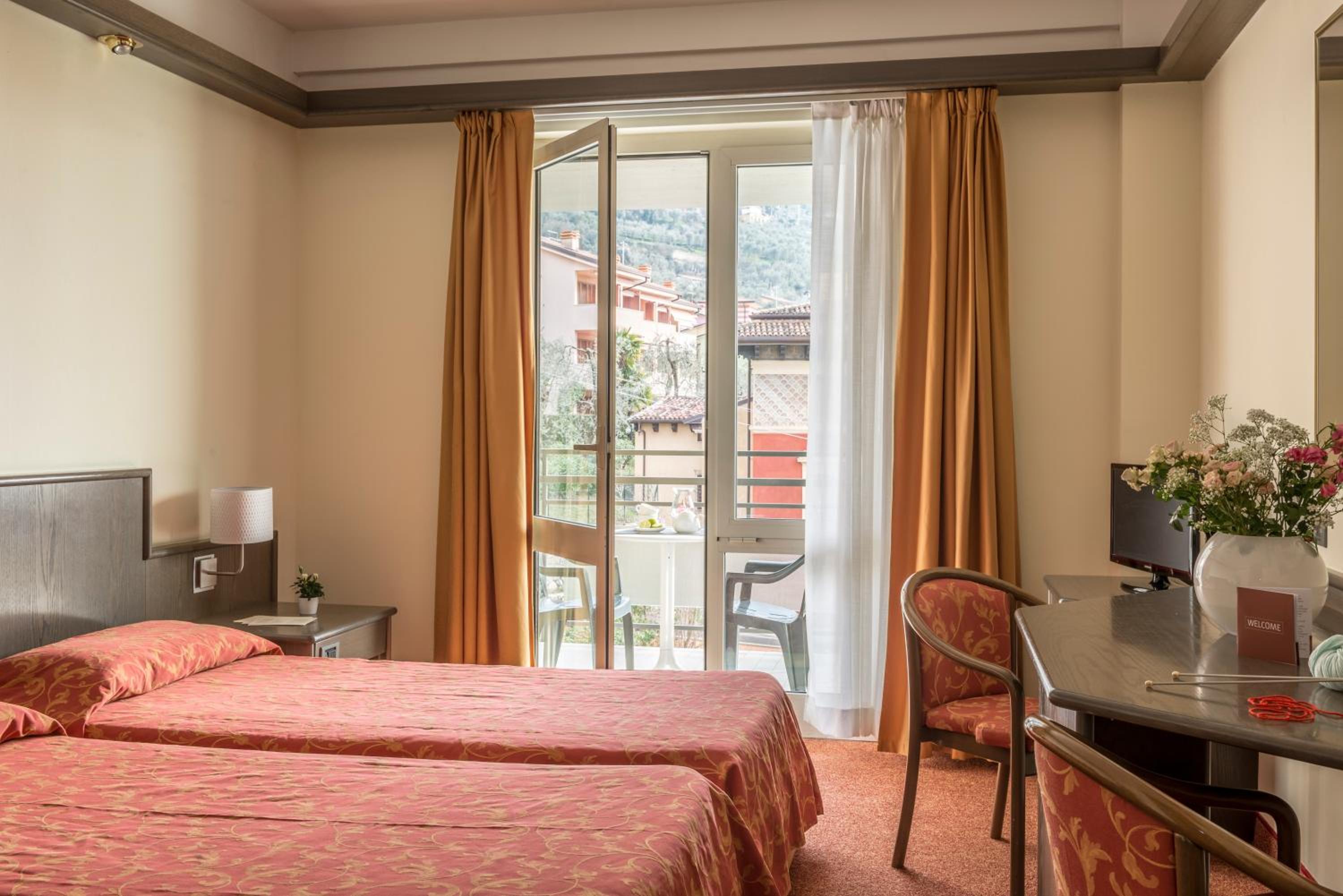 Superior Double or Twin Room - Photo 5