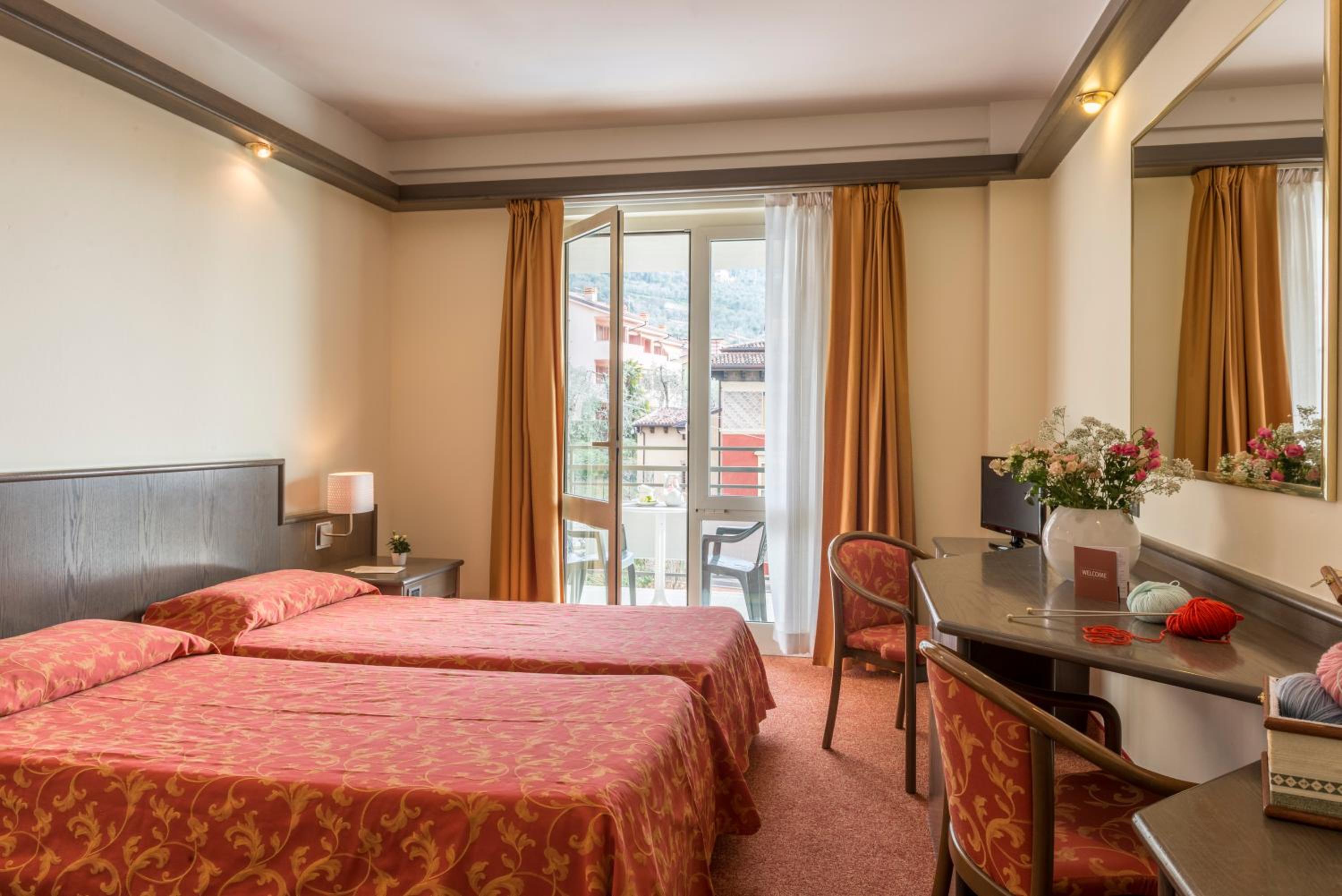 Standard Double or Twin Room - Photo 1