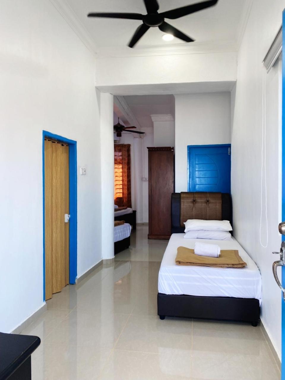 Family Room with Sea View - Photo 3