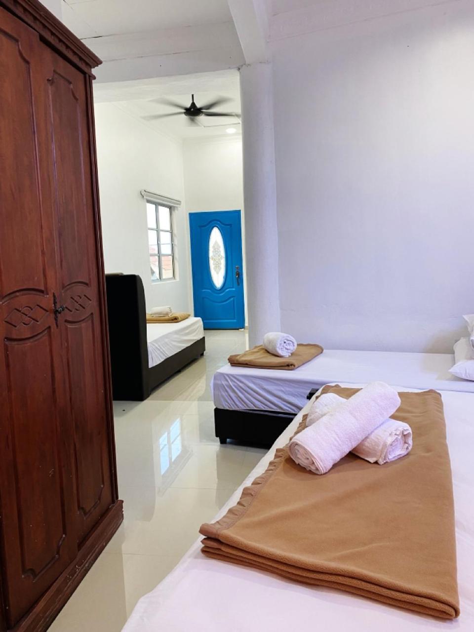 Family Room with Sea View - Photo 2
