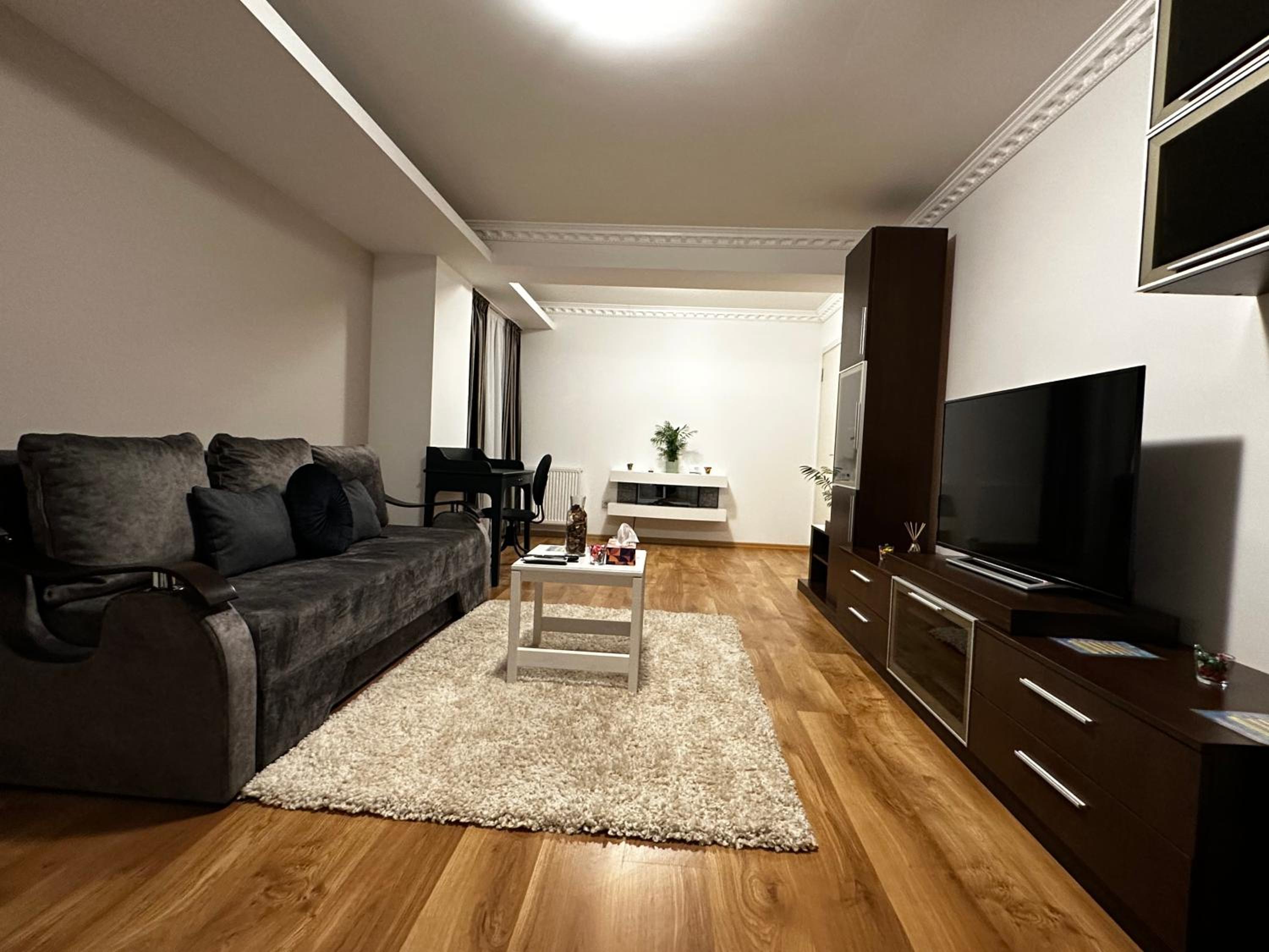 One-Bedroom Apartment photo 1