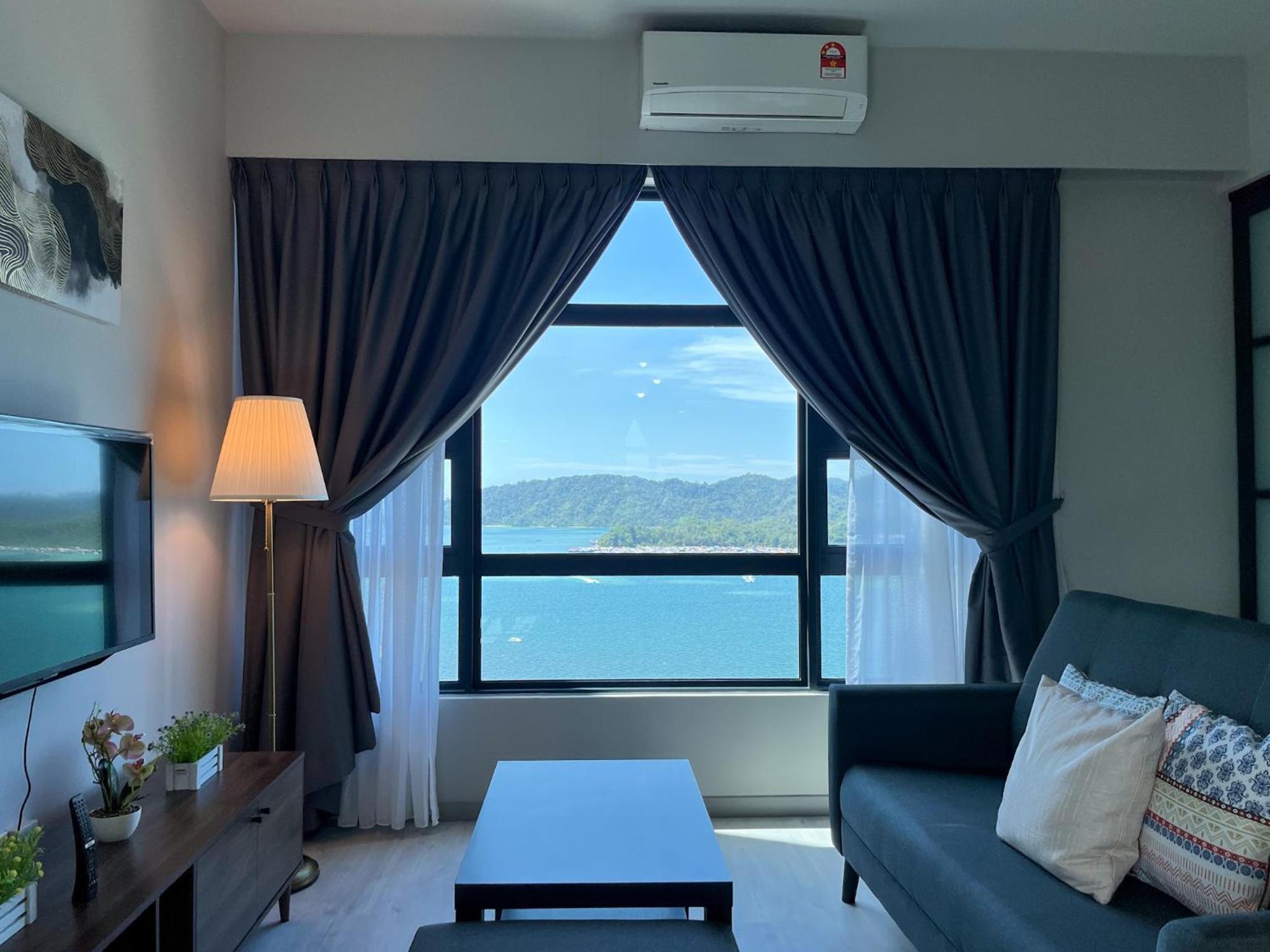 Deluxe Suite with Sea View photo 1