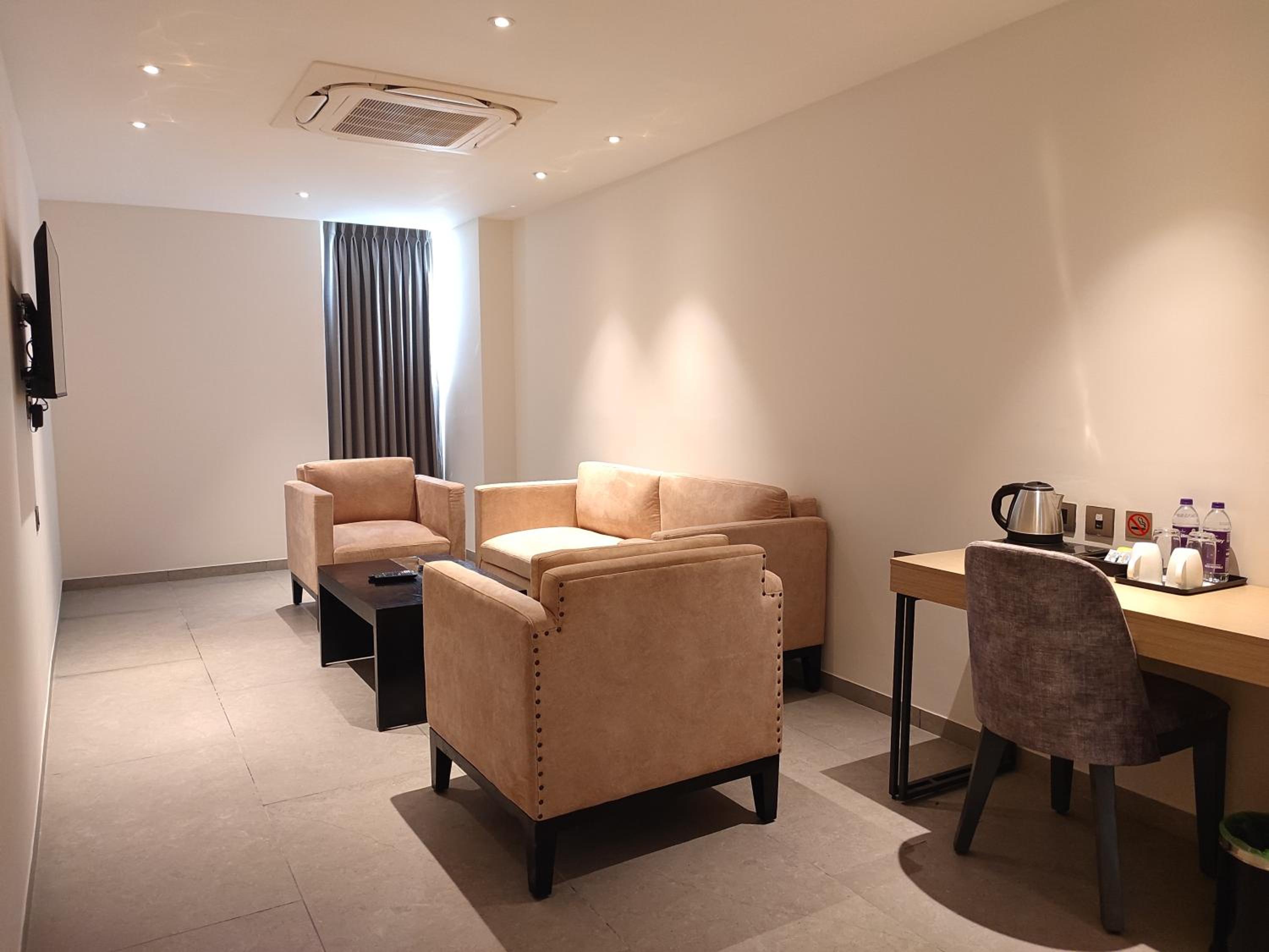 Suite - Photo 6