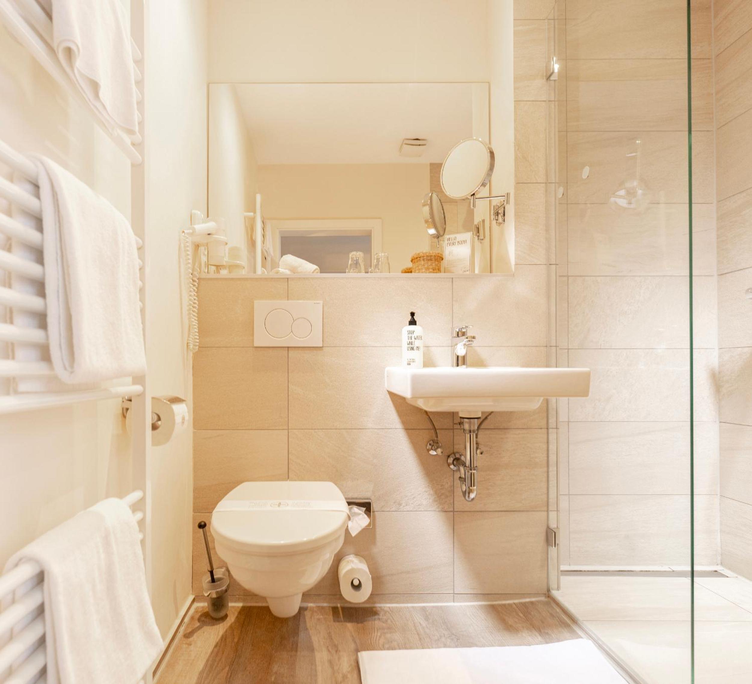 Small Double Room with Balcony or Terrace photo 2