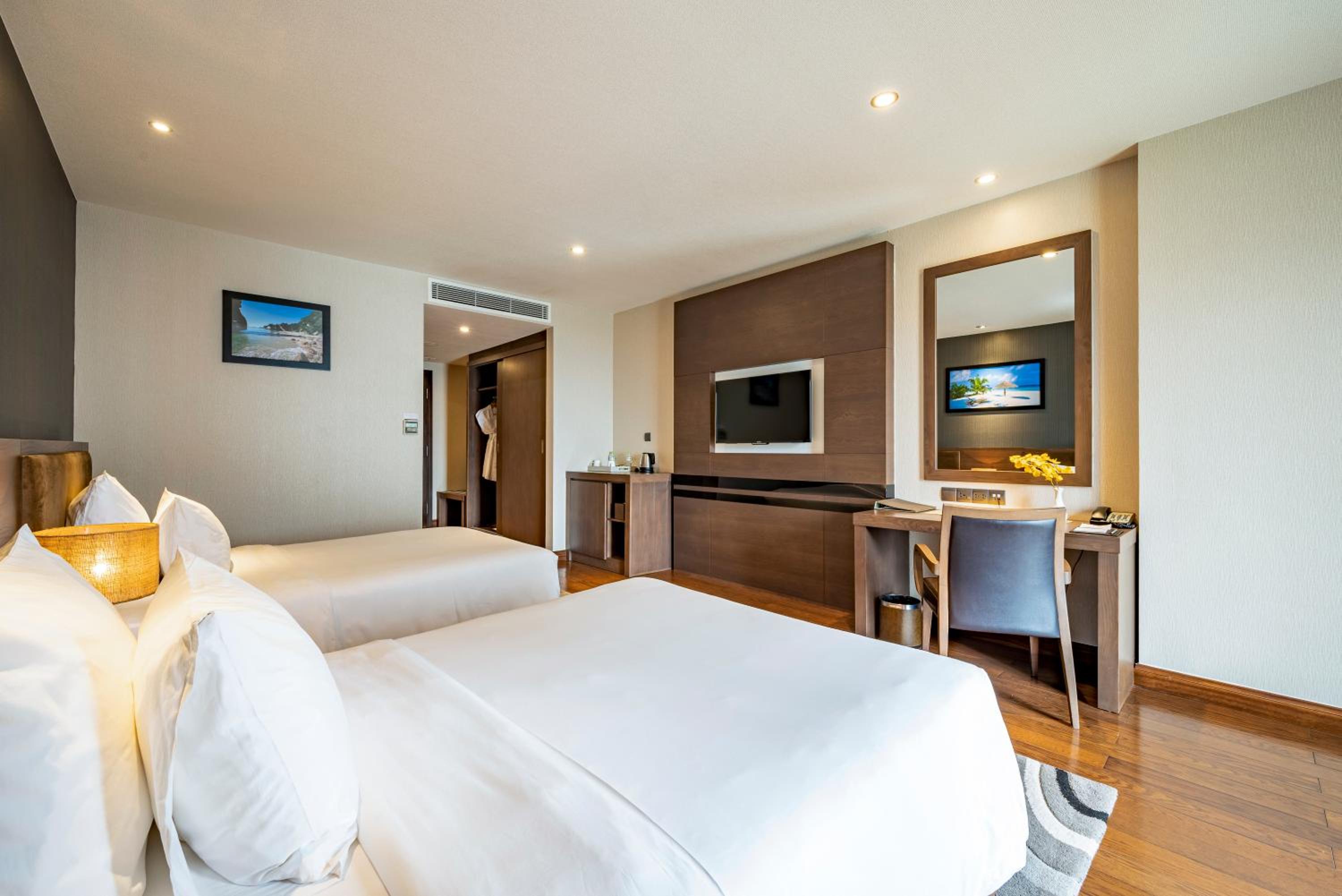 Premier Queen Room