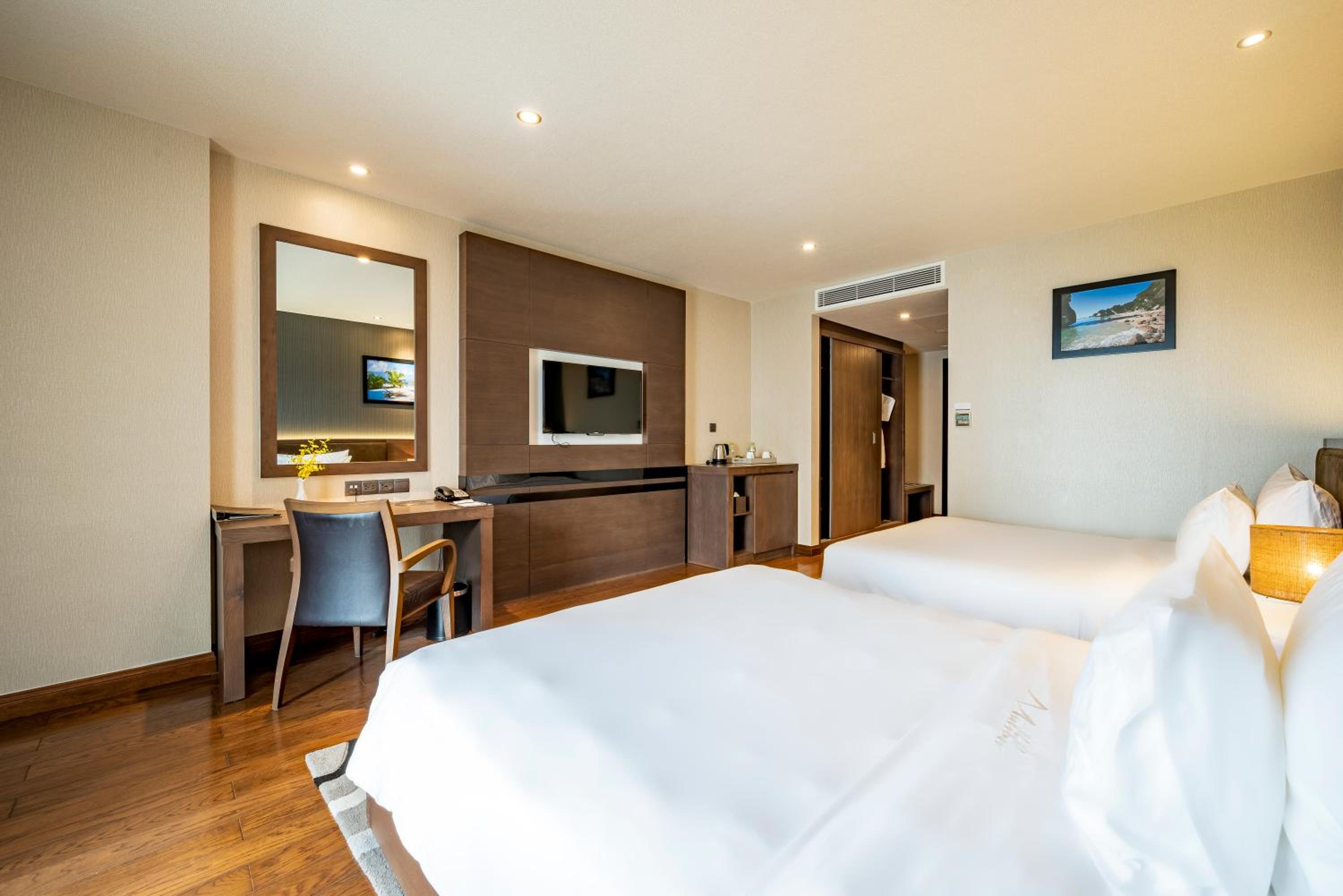 Premier Queen Room