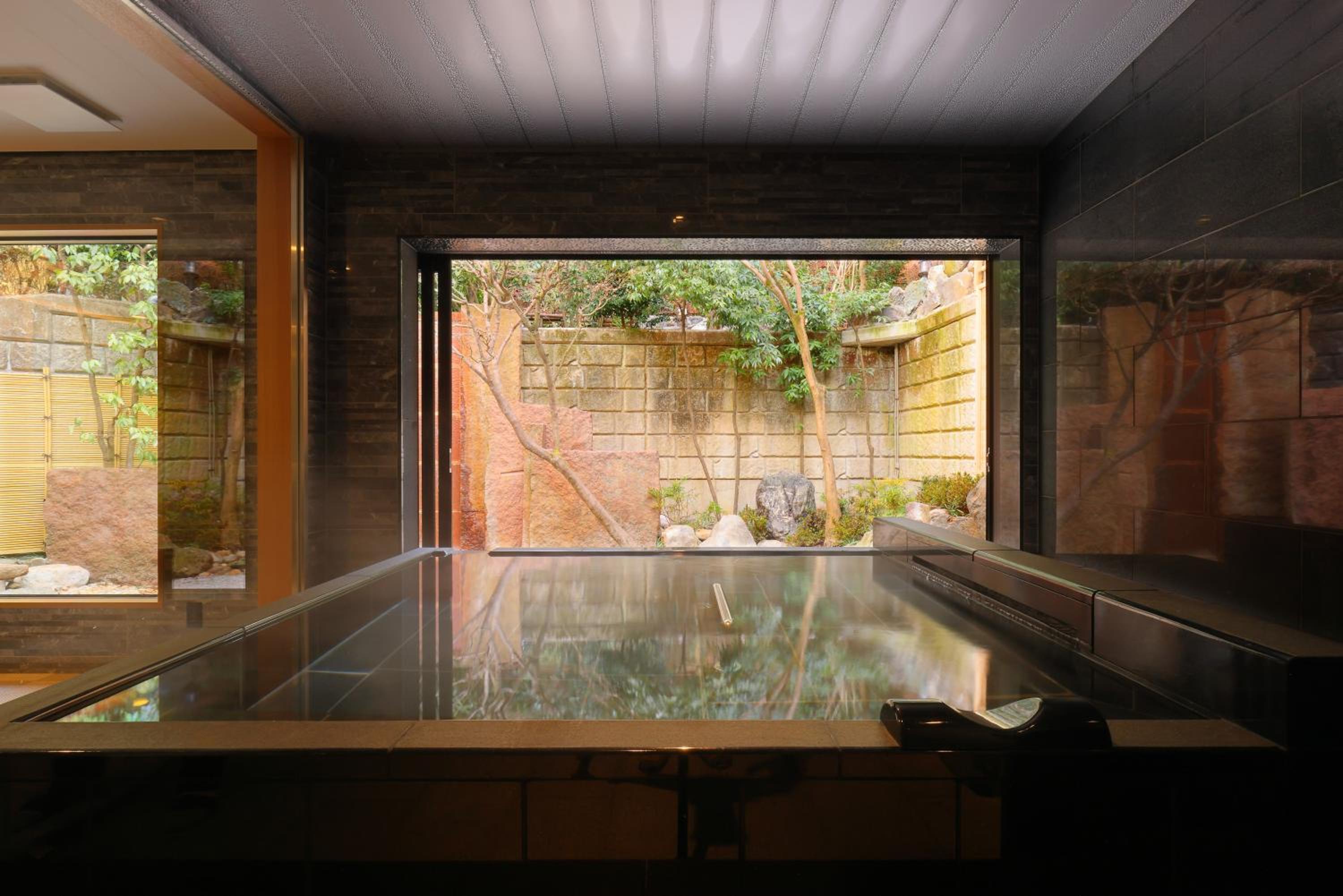 Presidential suite with indoor silver hot springs photo 3