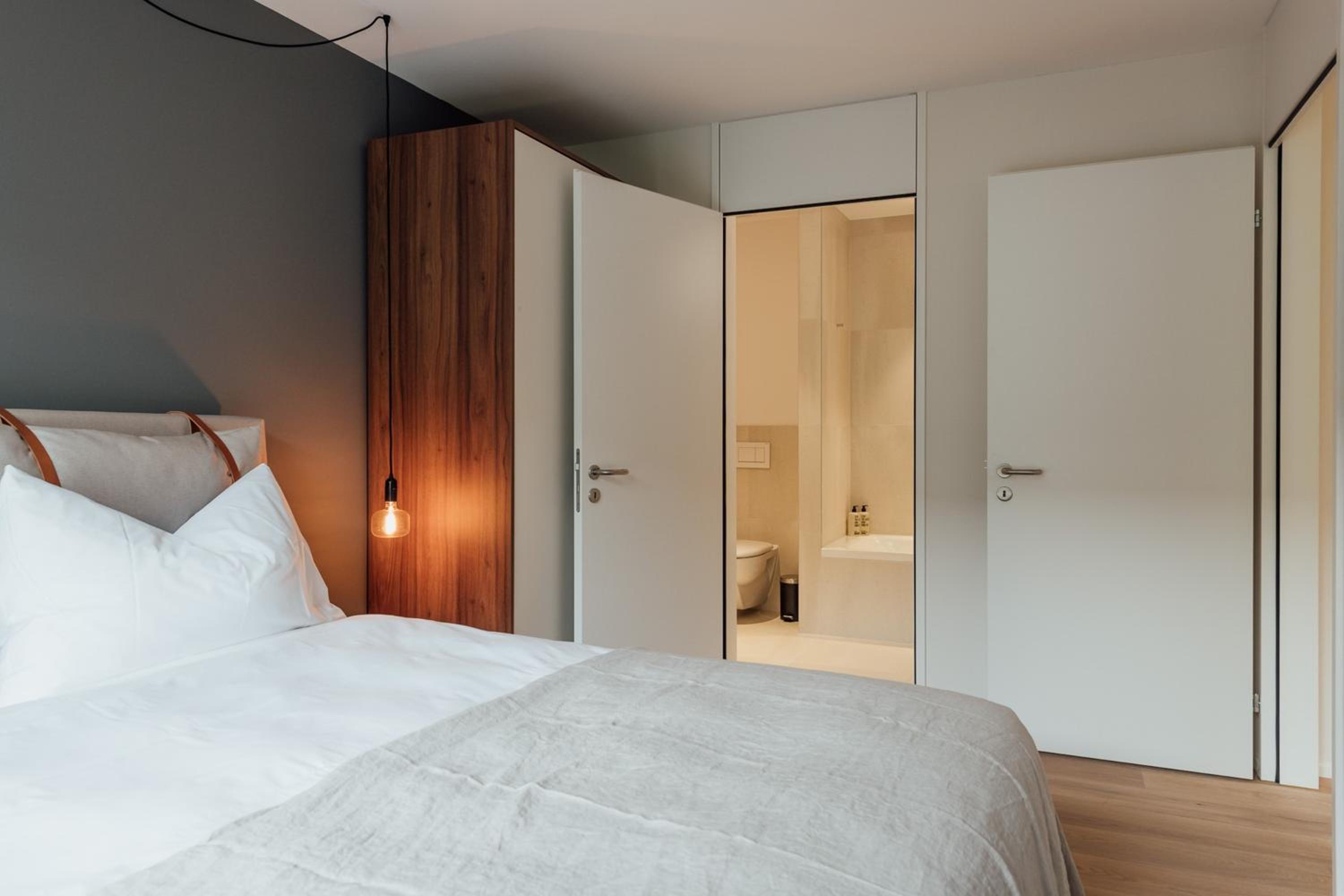 Large Two-Bedroom Apartment - Photo 14