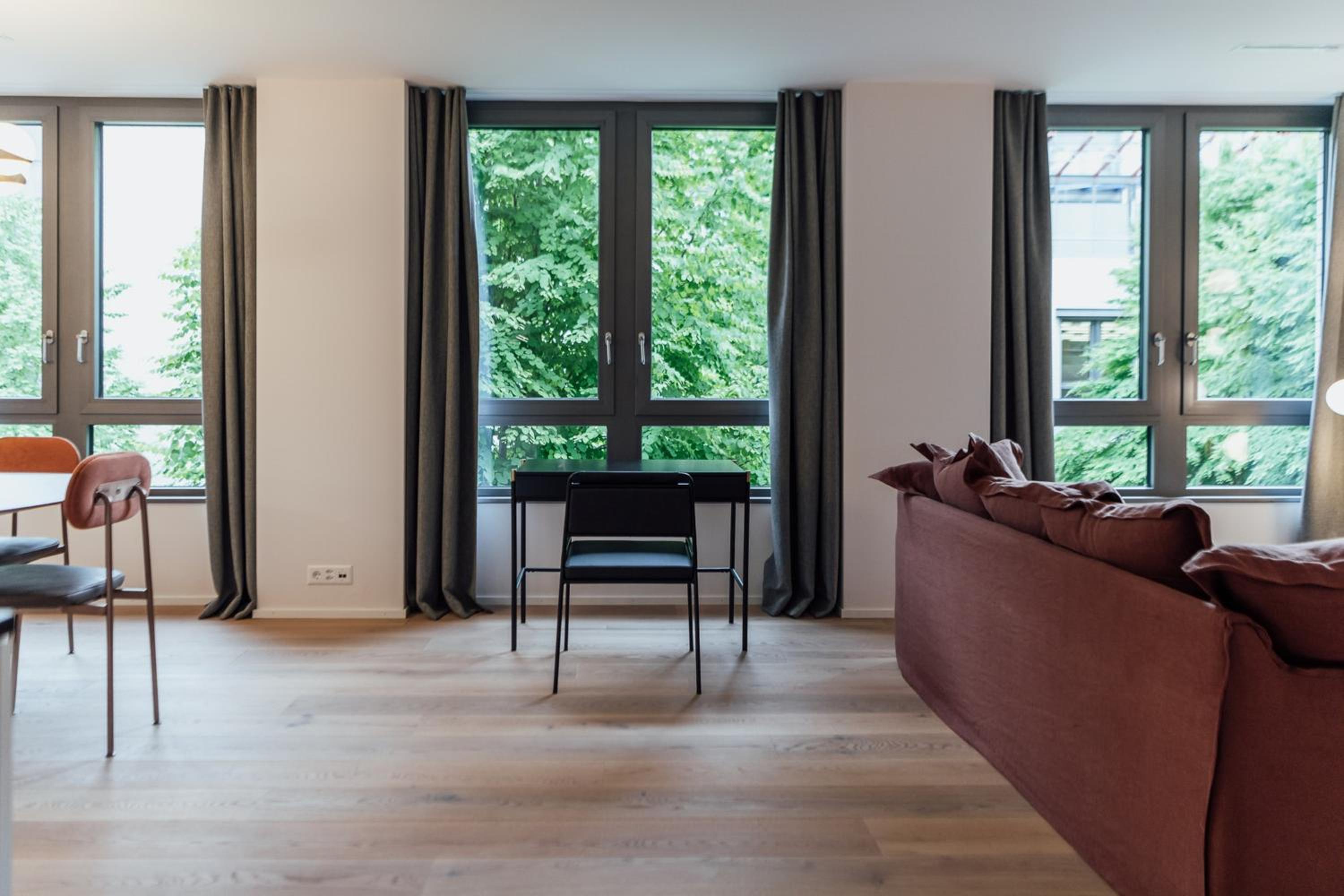 Large Two-Bedroom Apartment - Photo 17