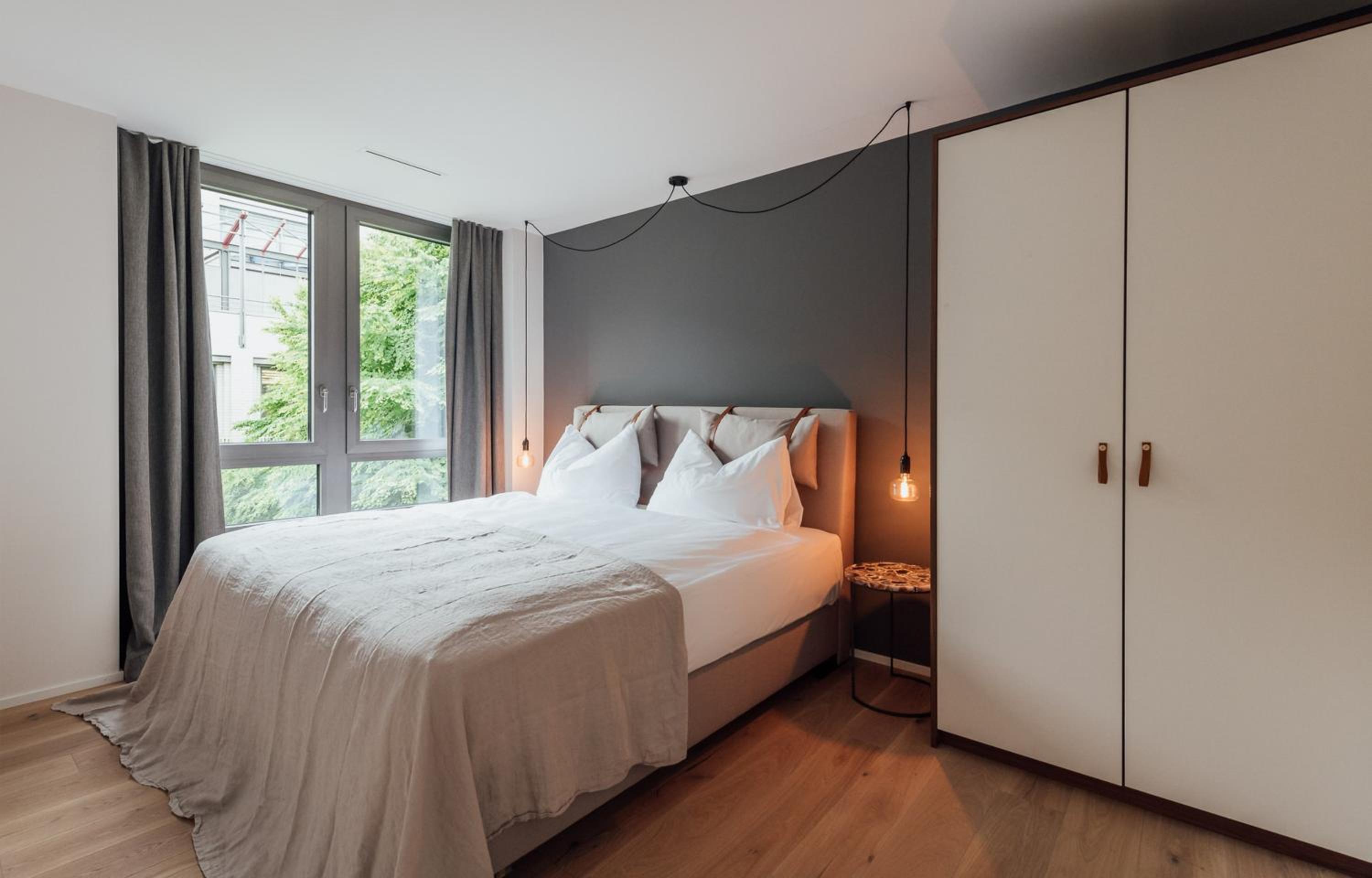 Large Two-Bedroom Apartment - Photo 20