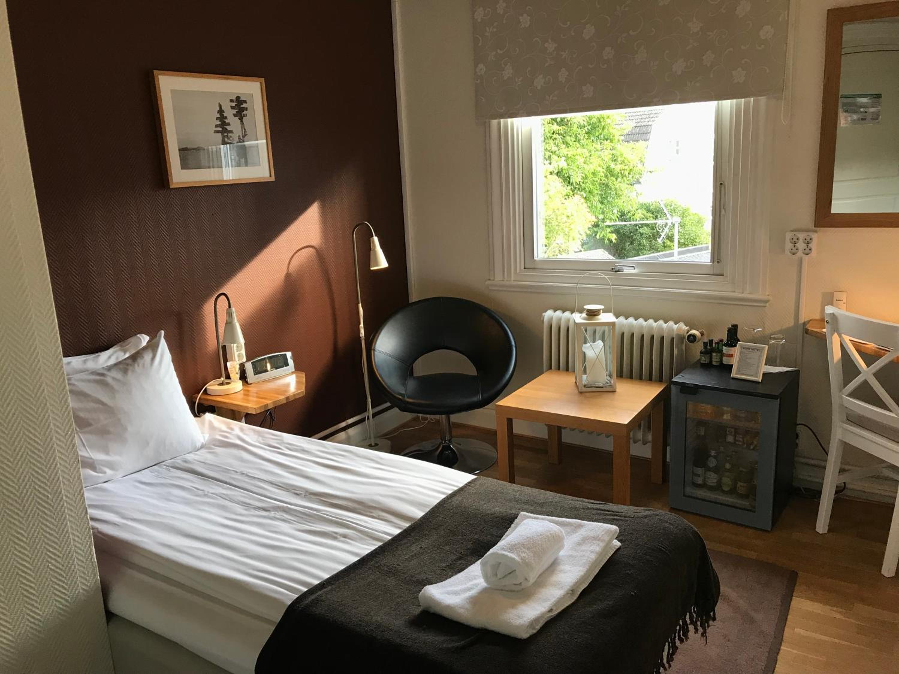 Small Single Room photo 2