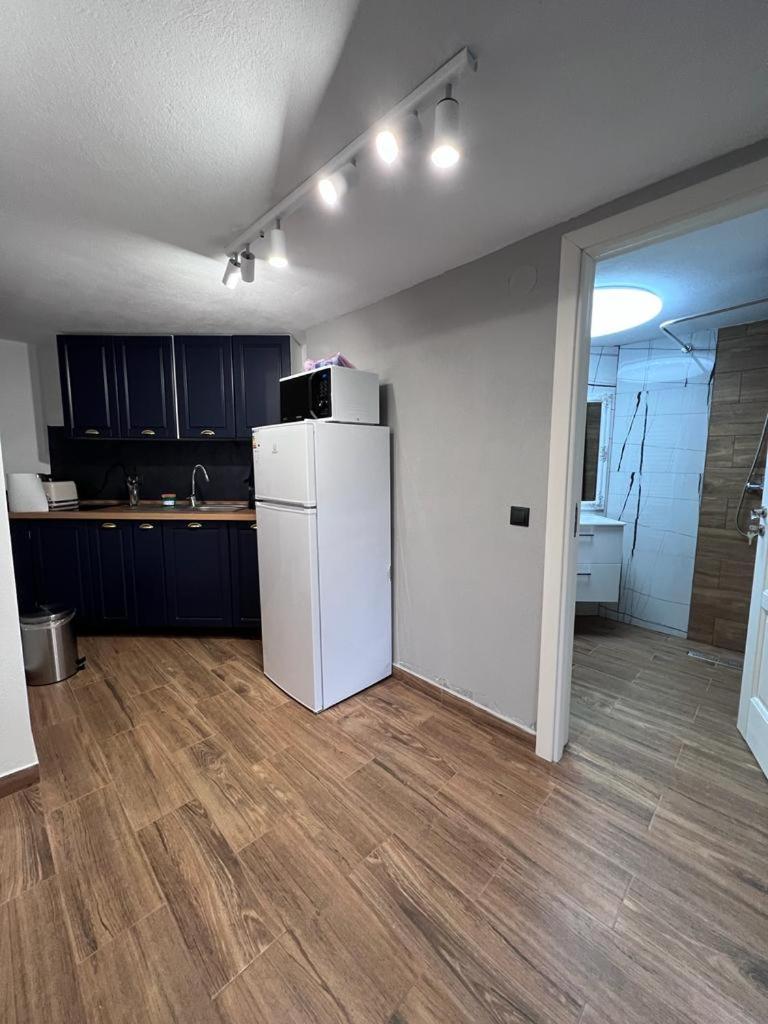Family Studio - Photo 6