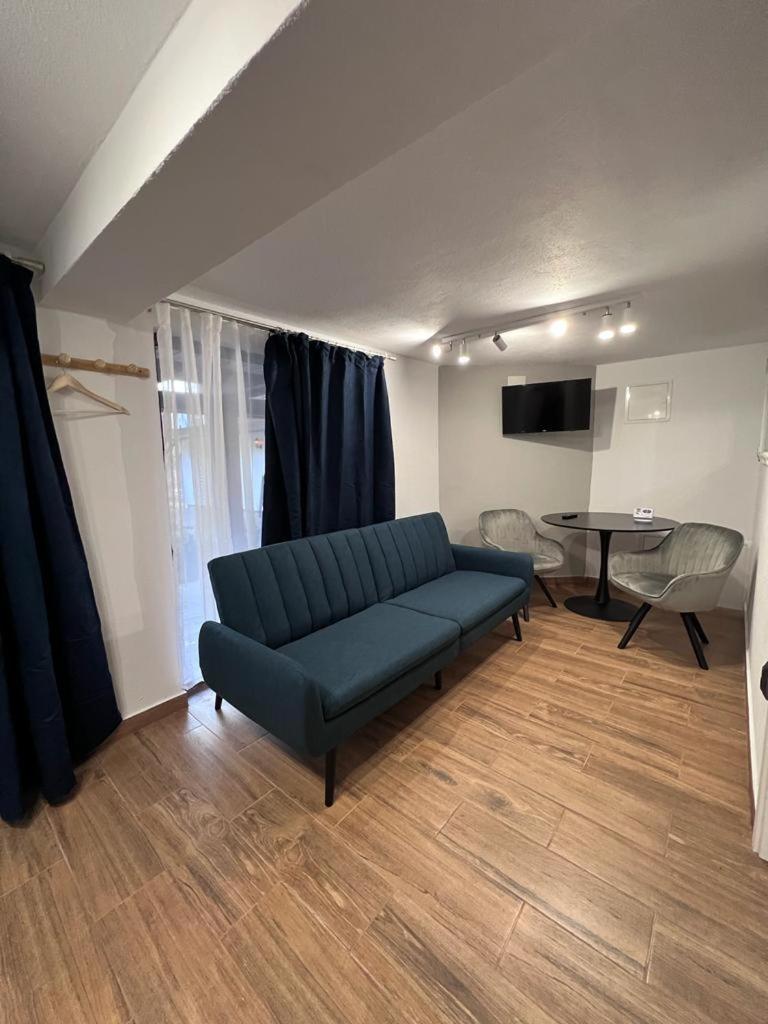 Family Studio - Photo 2